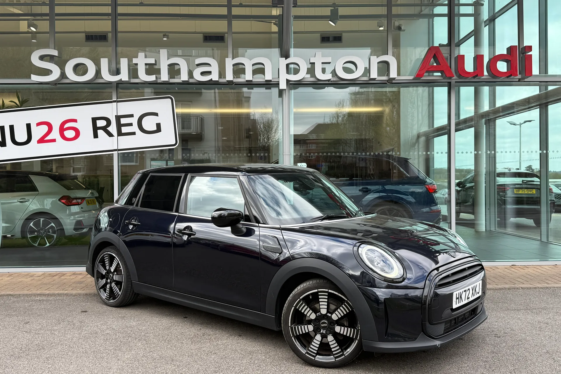 MINI HATCHBACK thumbnail image number 61