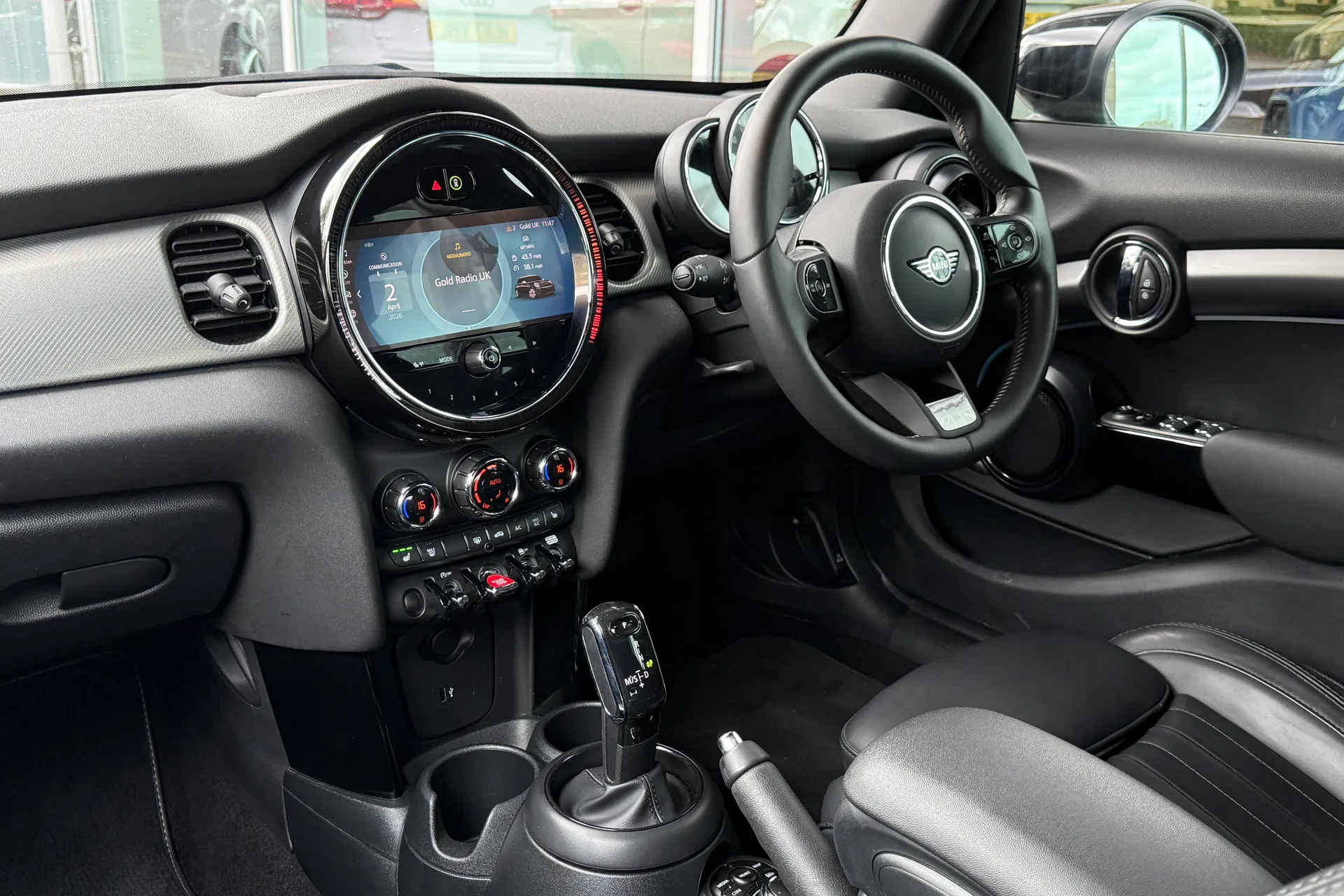 MINI HATCHBACK thumbnail image number 50
