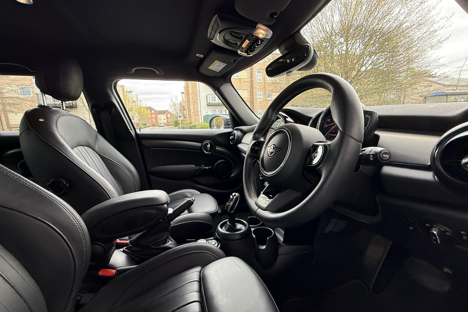 MINI HATCHBACK thumbnail image number 9