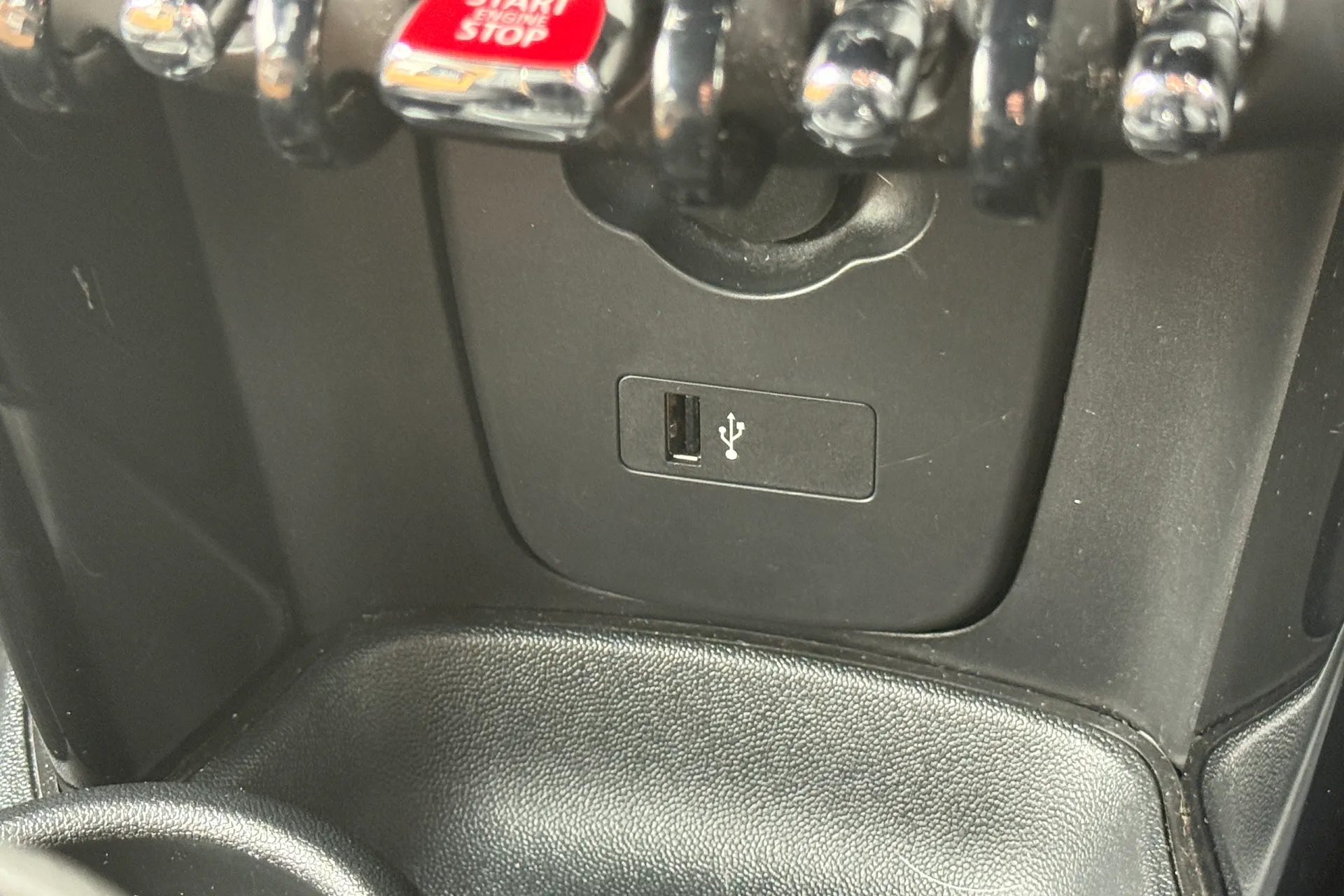MINI HATCHBACK thumbnail image number 18