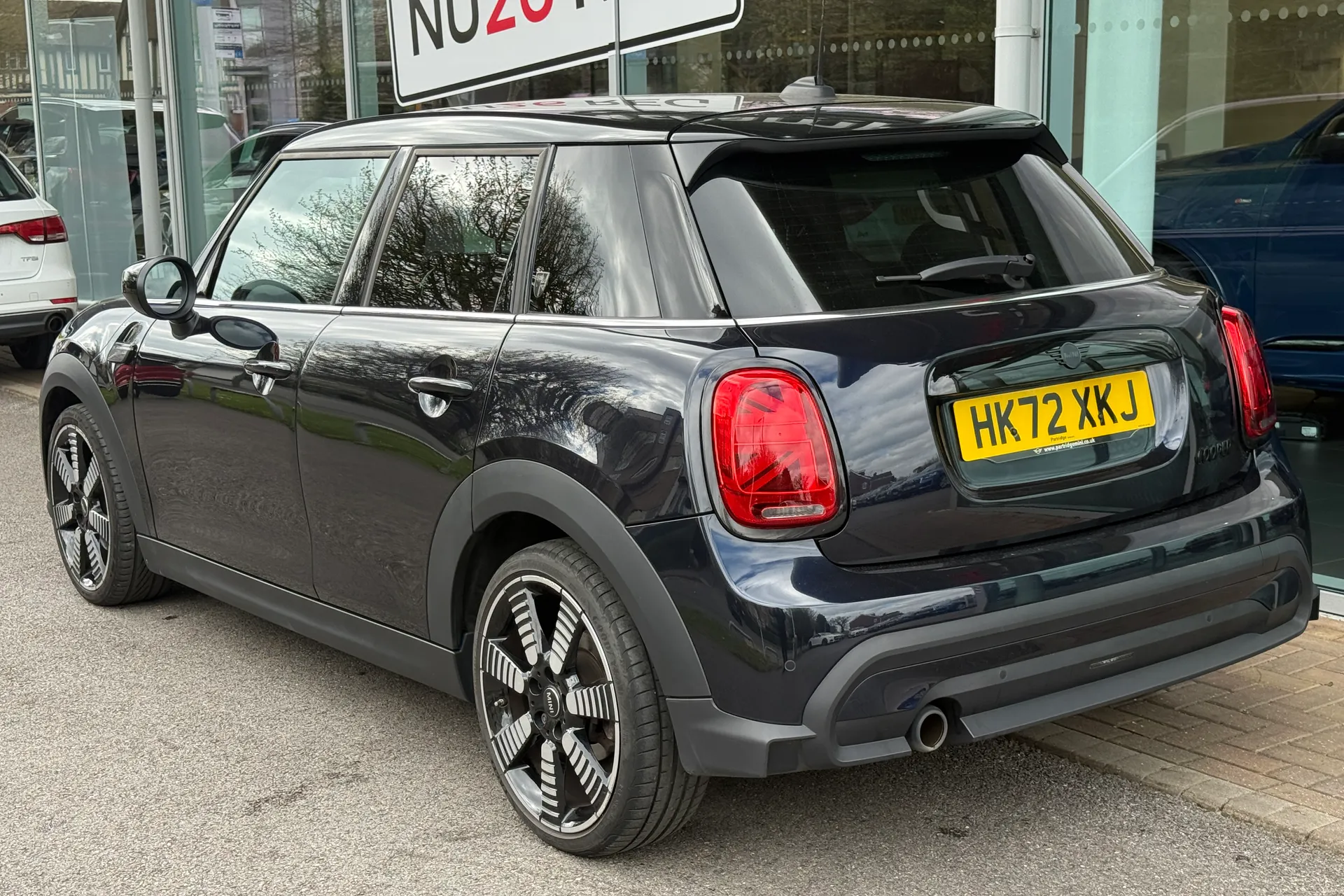 MINI HATCHBACK thumbnail image number 7
