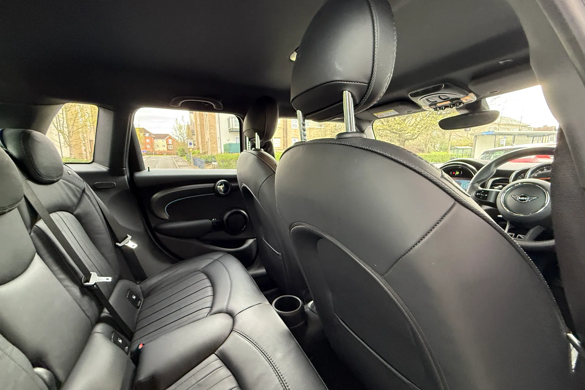 MINI HATCHBACK thumbnail image number 37