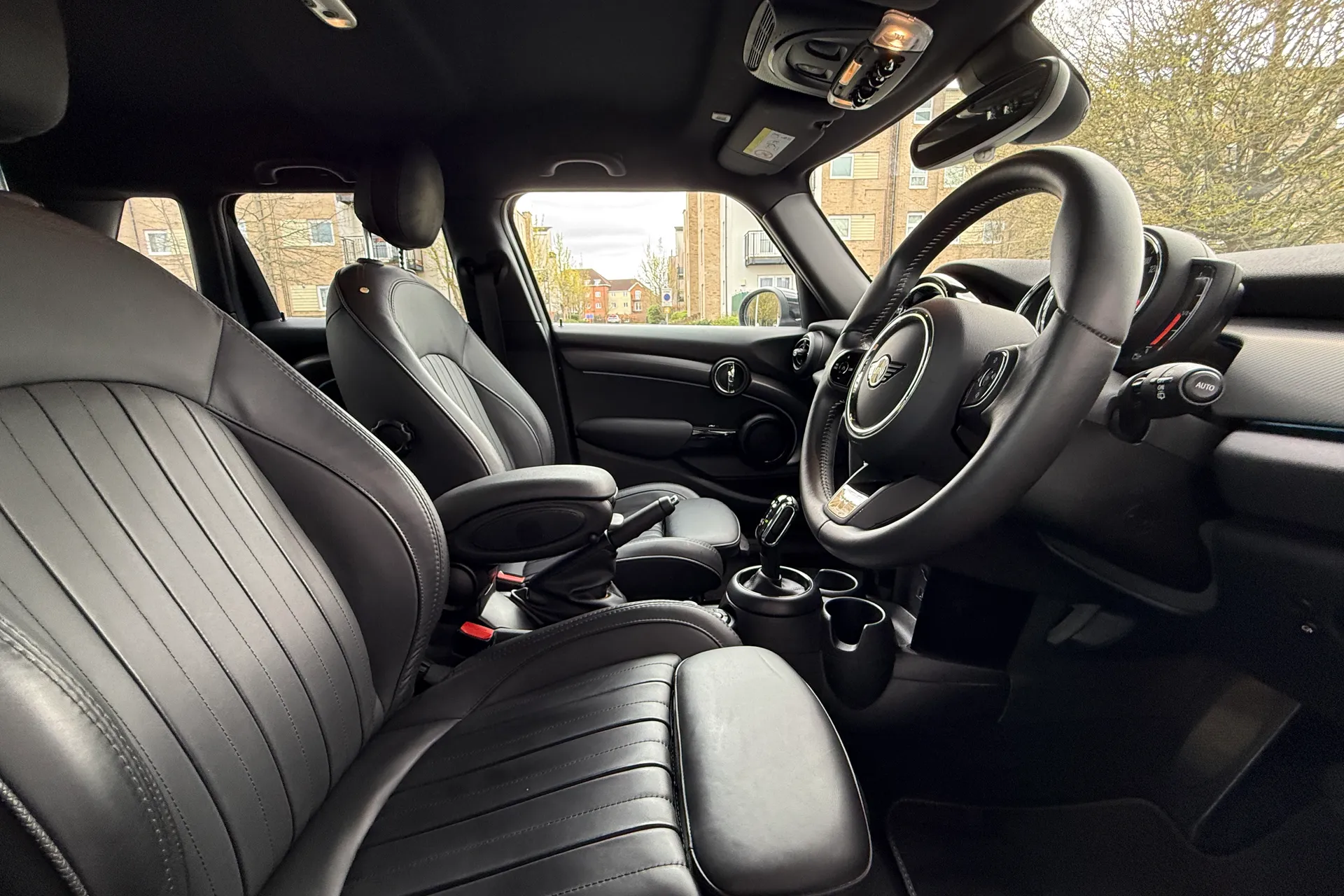MINI HATCHBACK thumbnail image number 30