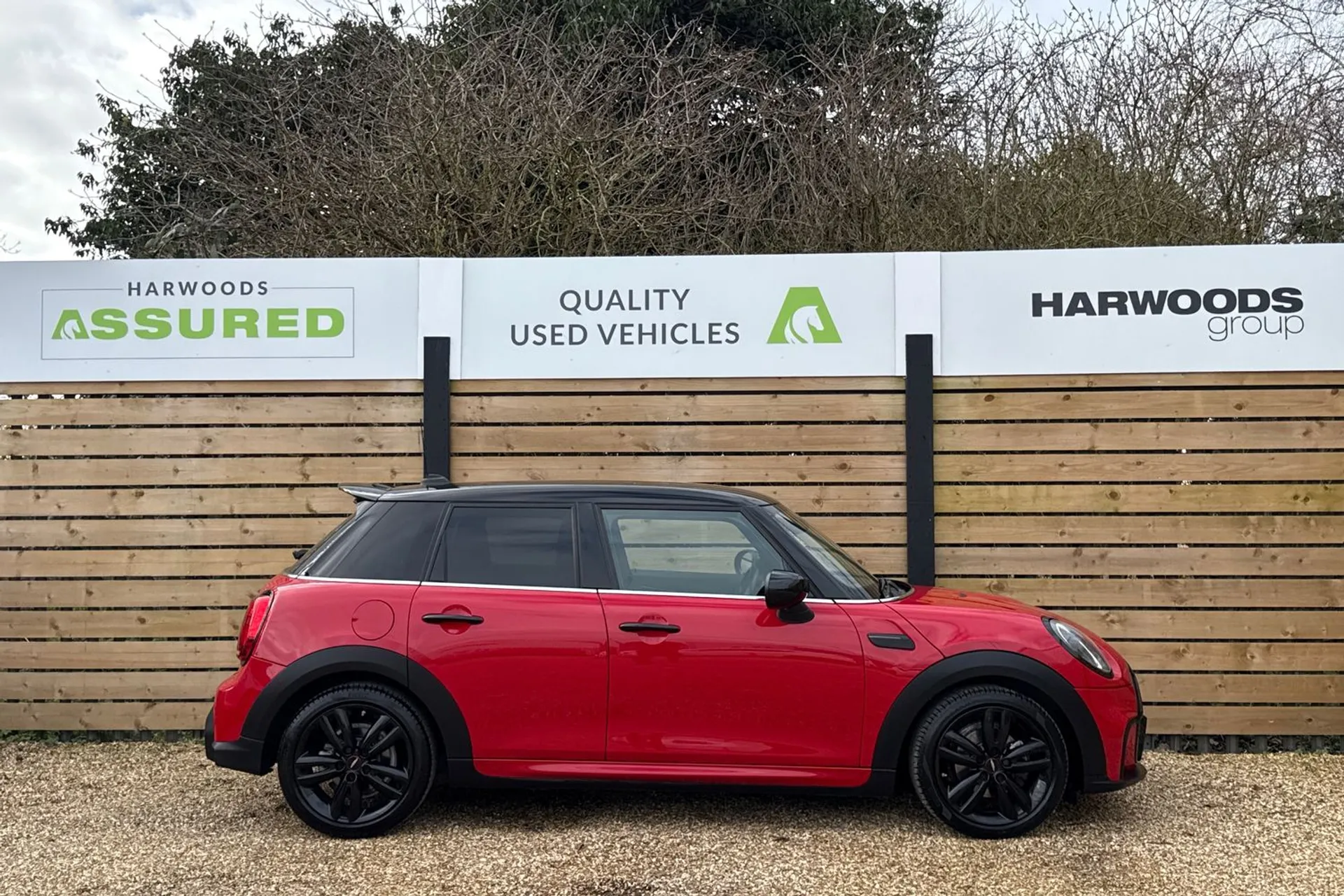 MINI HATCHBACK thumbnail image number 2