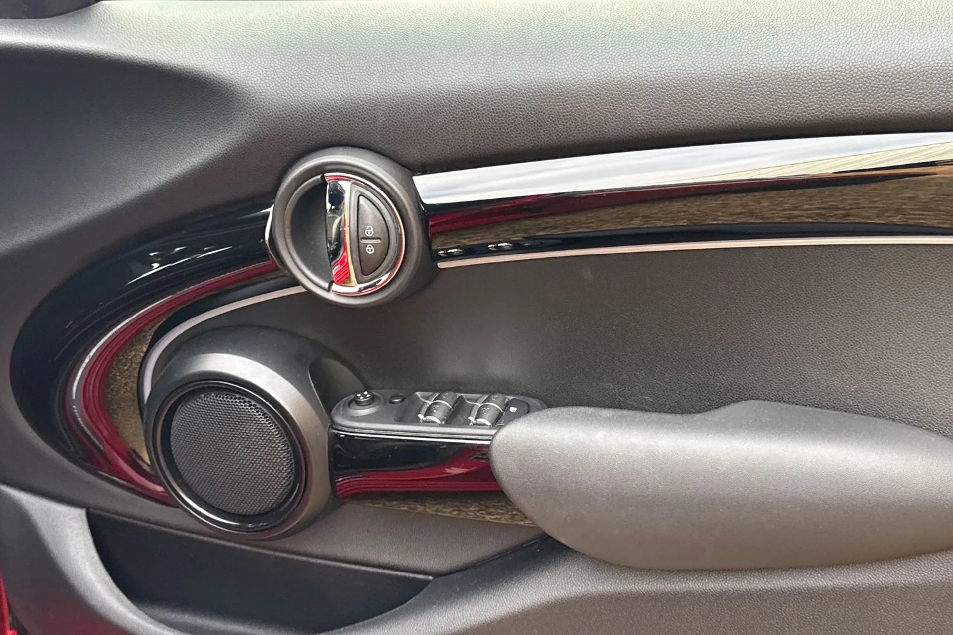 MINI HATCHBACK thumbnail image number 41