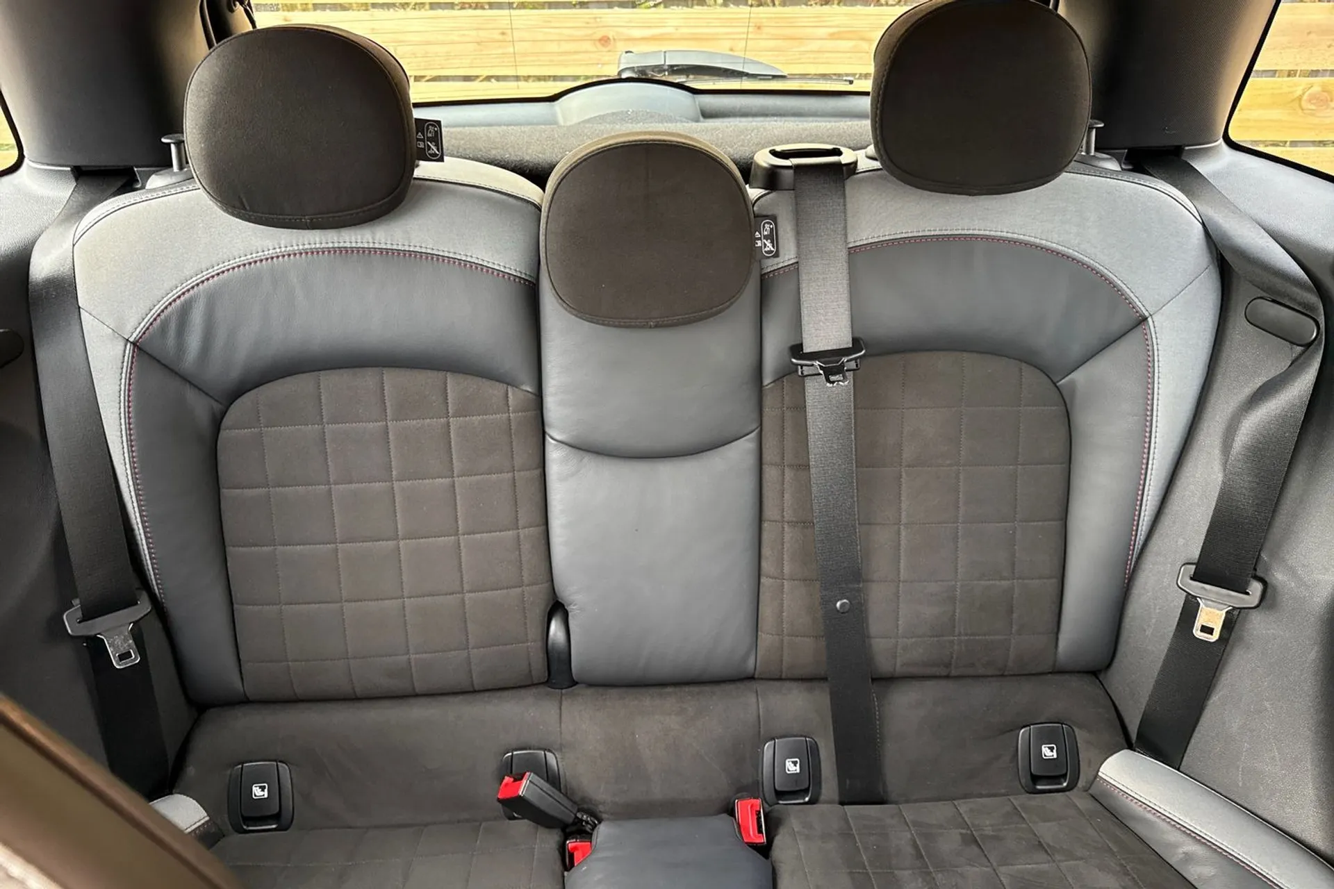 MINI HATCHBACK thumbnail image number 33