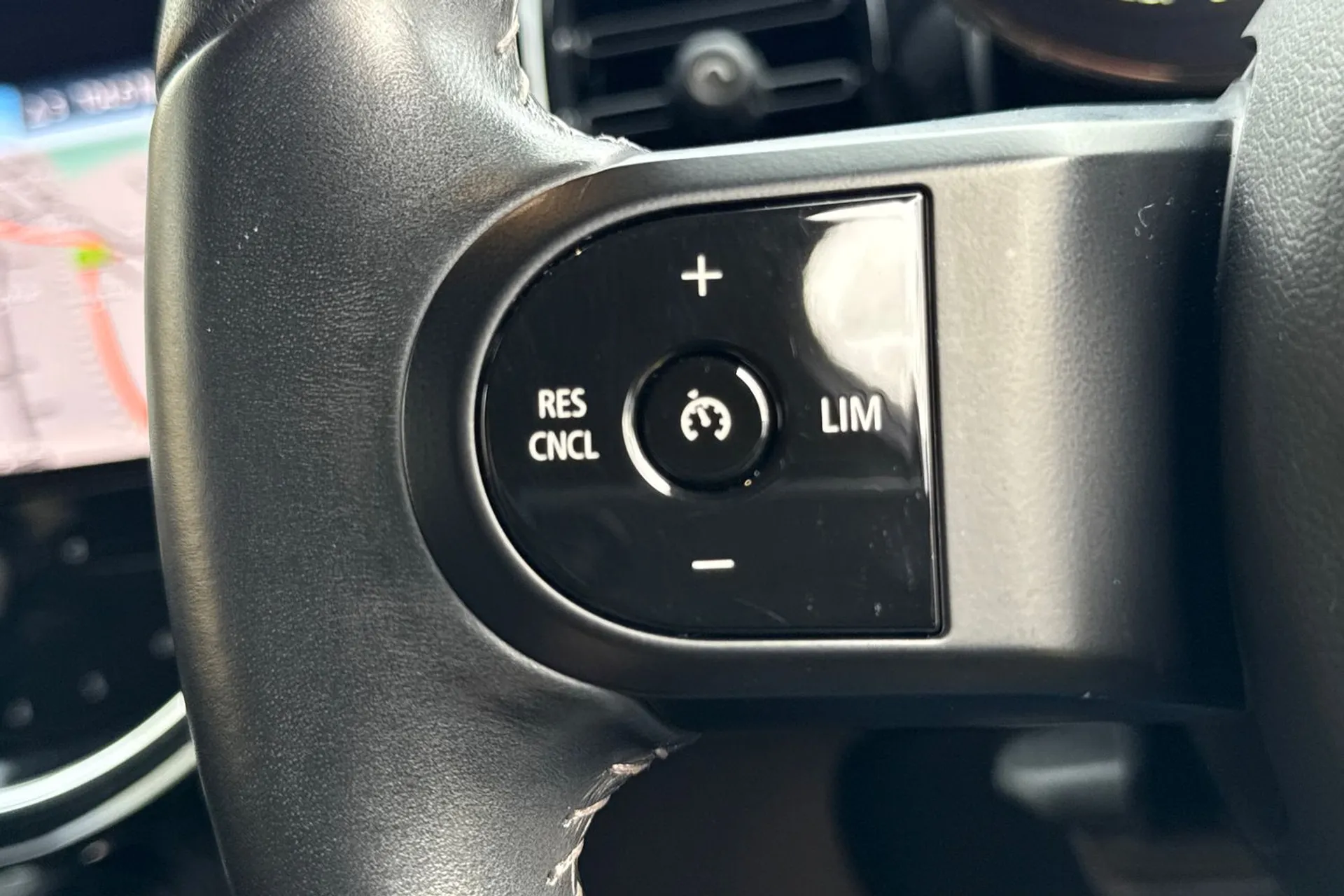 MINI HATCHBACK thumbnail image number 38