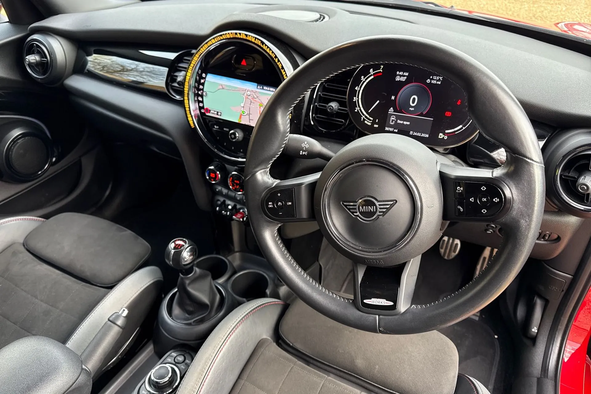 MINI HATCHBACK thumbnail image number 28