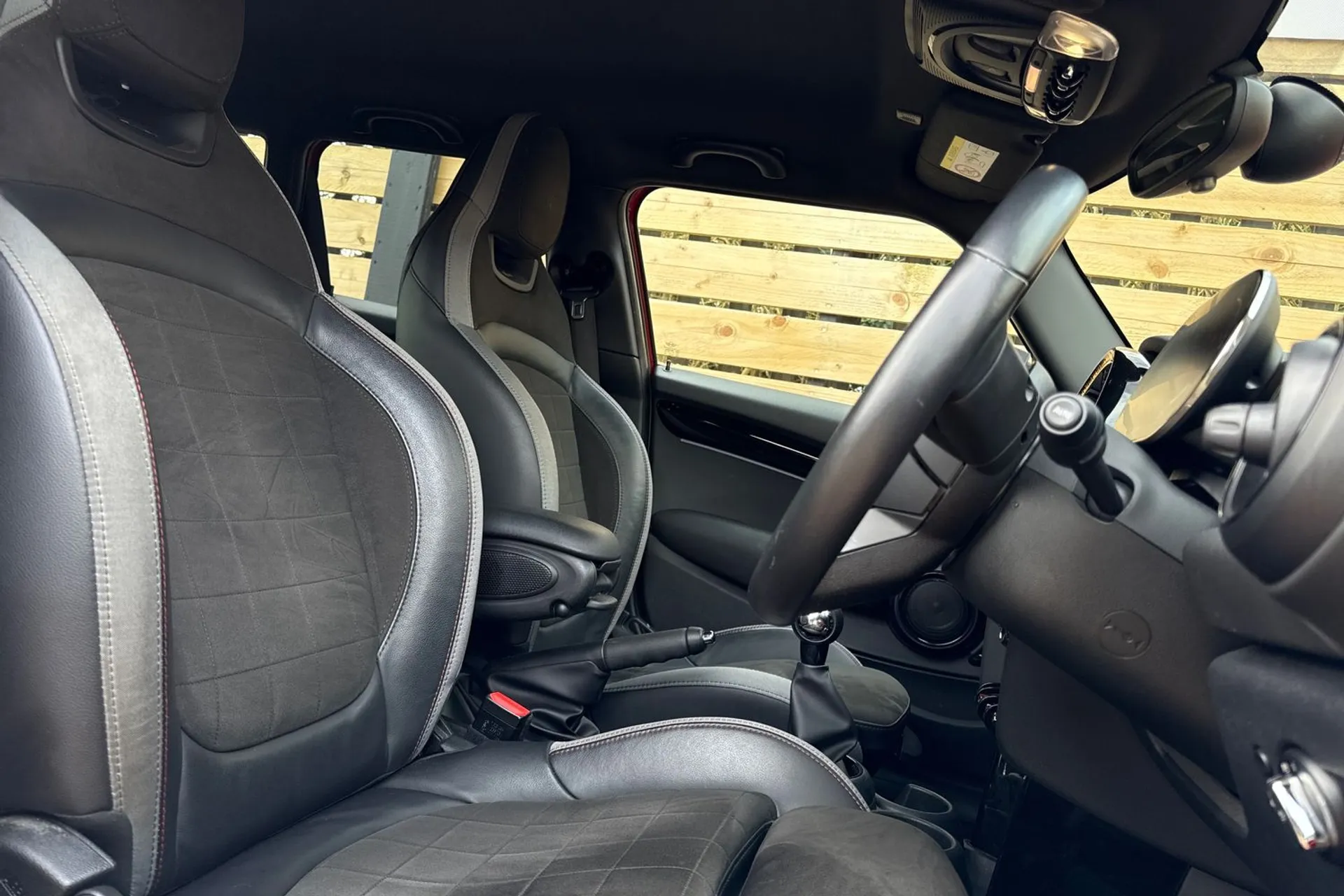 MINI HATCHBACK thumbnail image number 27