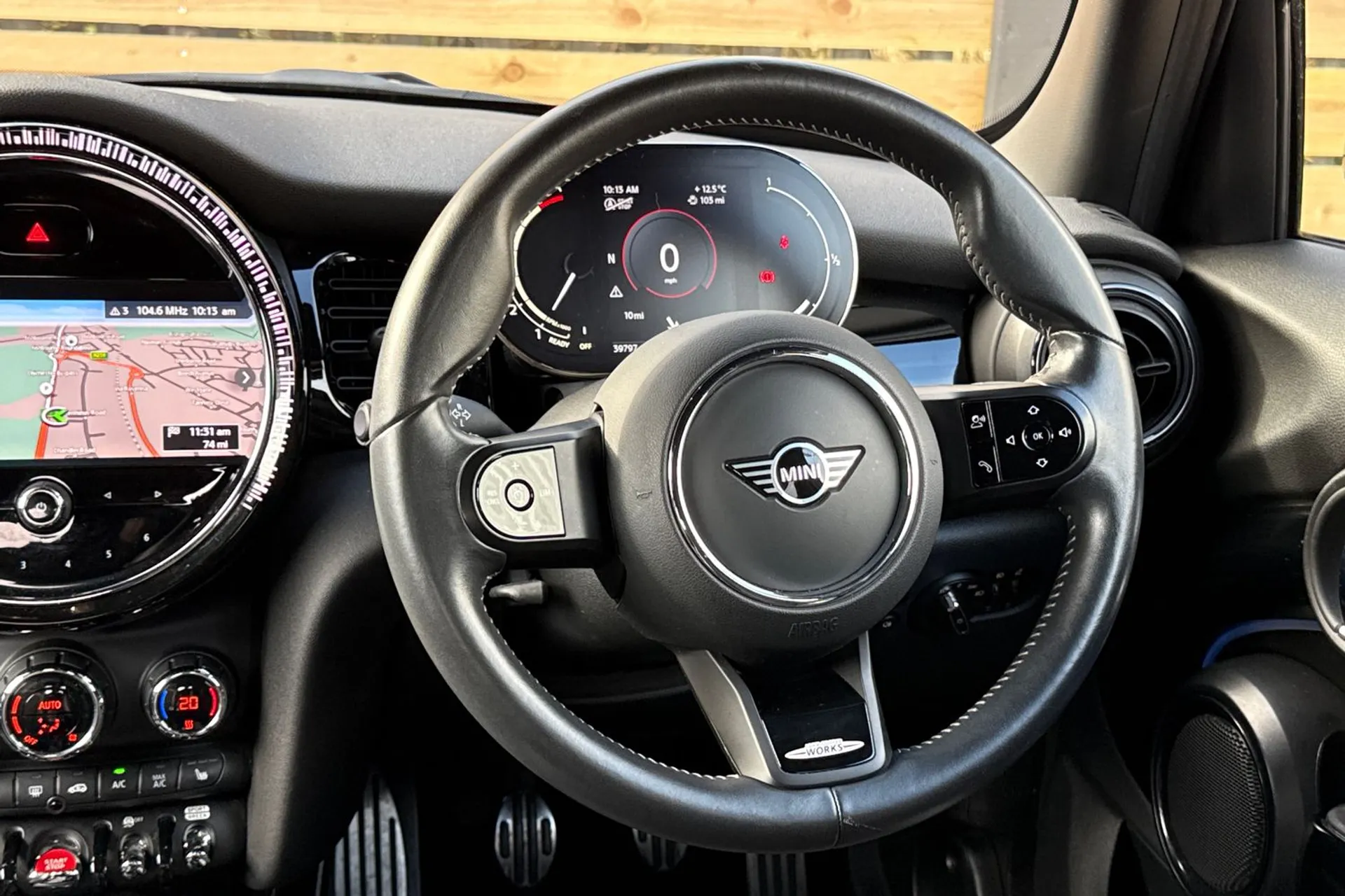 MINI HATCHBACK thumbnail image number 36