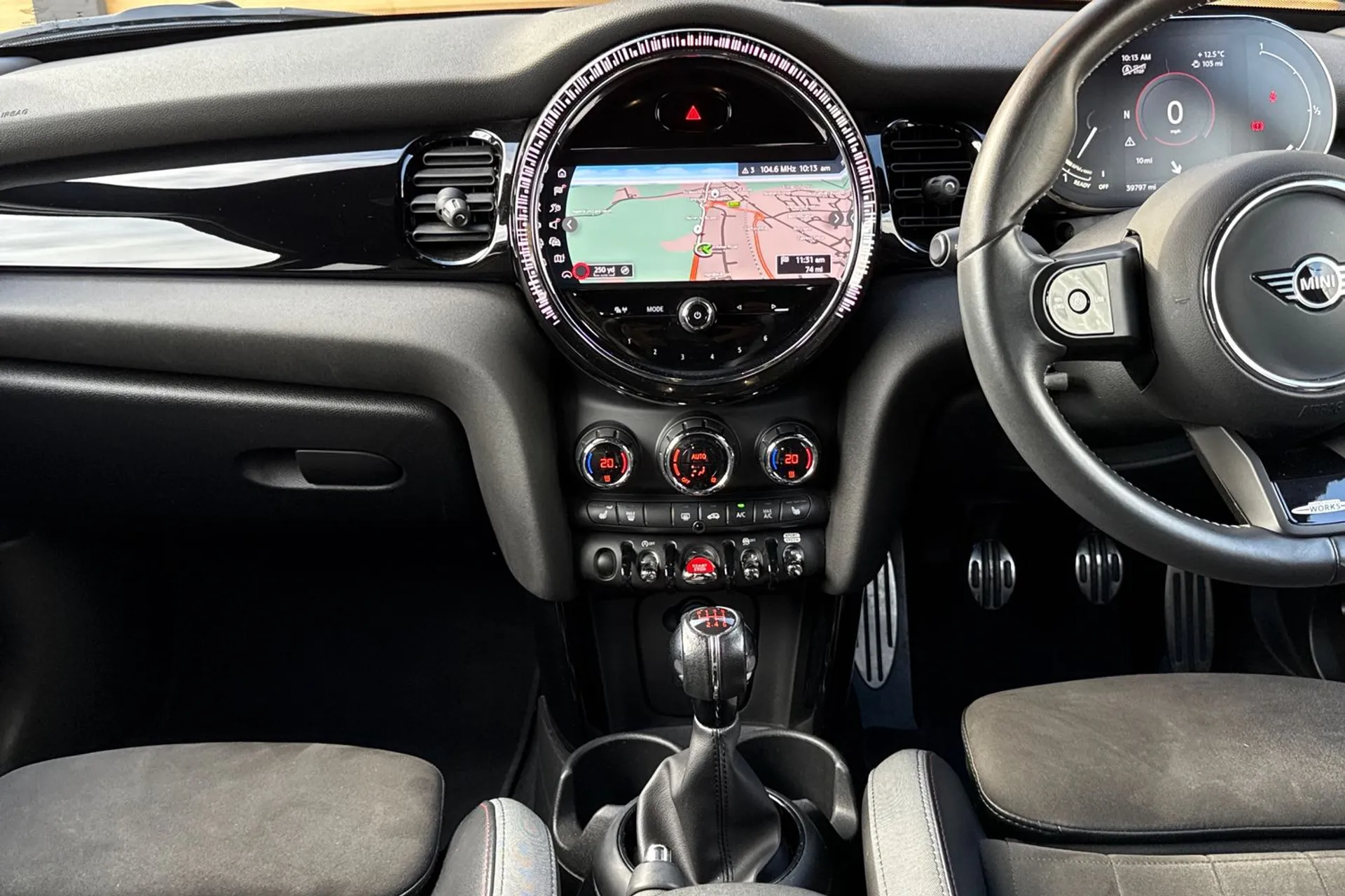 MINI HATCHBACK thumbnail image number 37