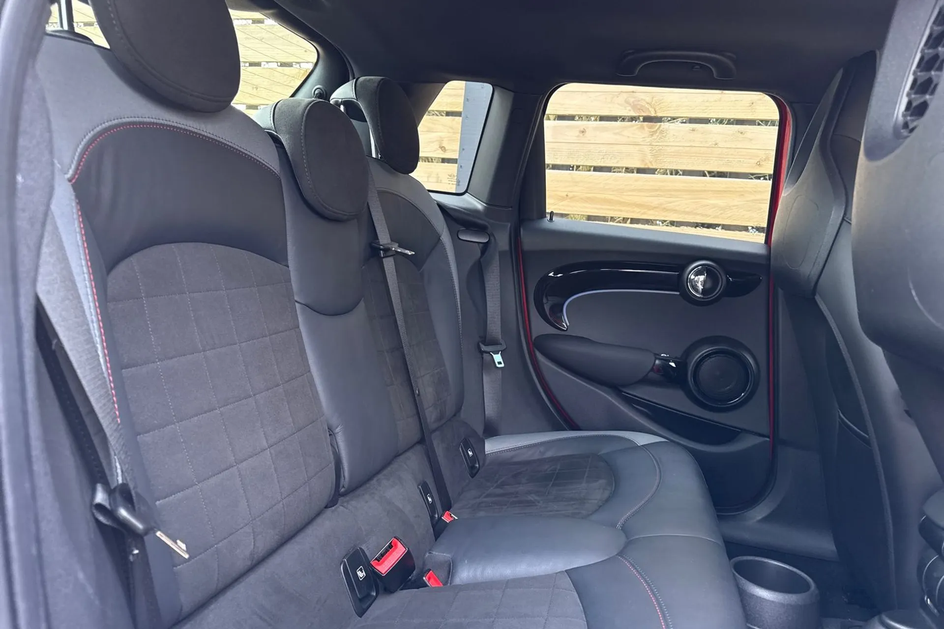 MINI HATCHBACK thumbnail image number 24