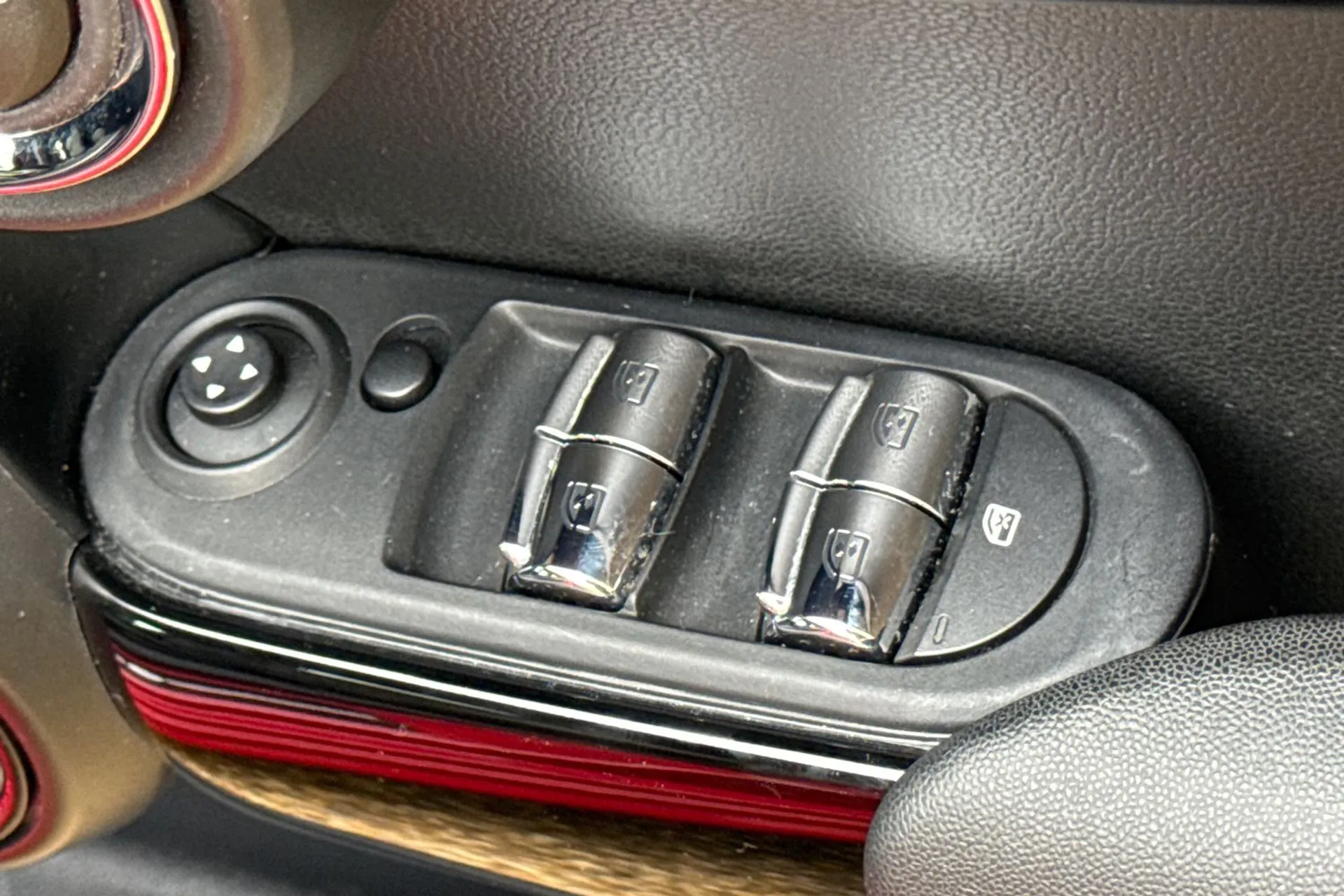 MINI HATCHBACK thumbnail image number 49