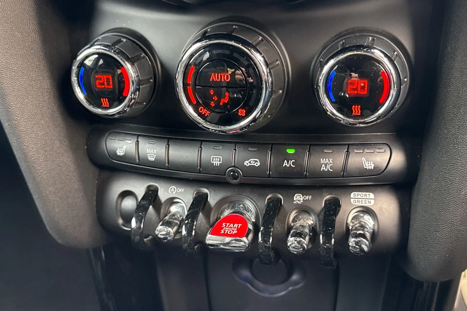 MINI HATCHBACK thumbnail image number 40