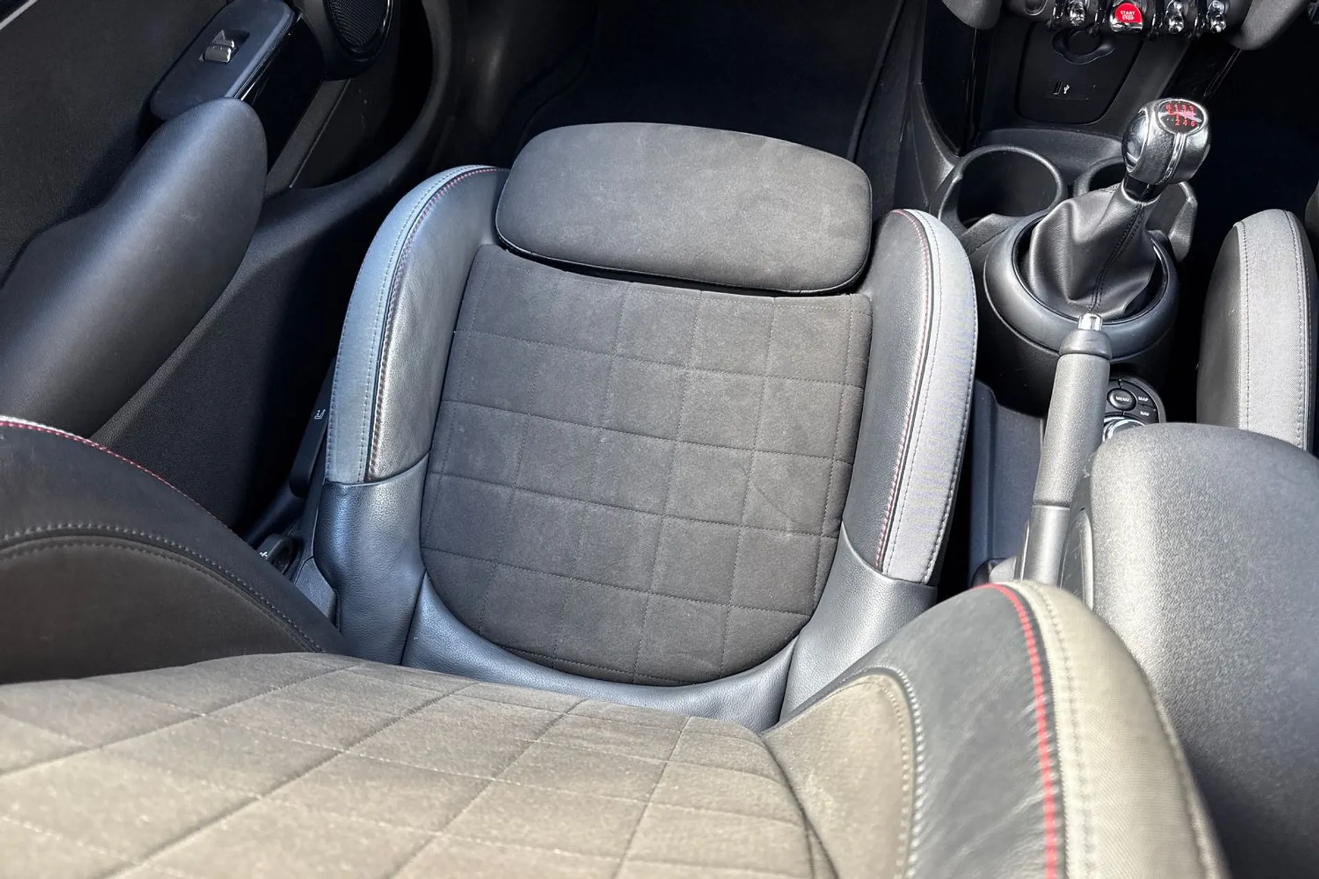 MINI HATCHBACK thumbnail image number 34