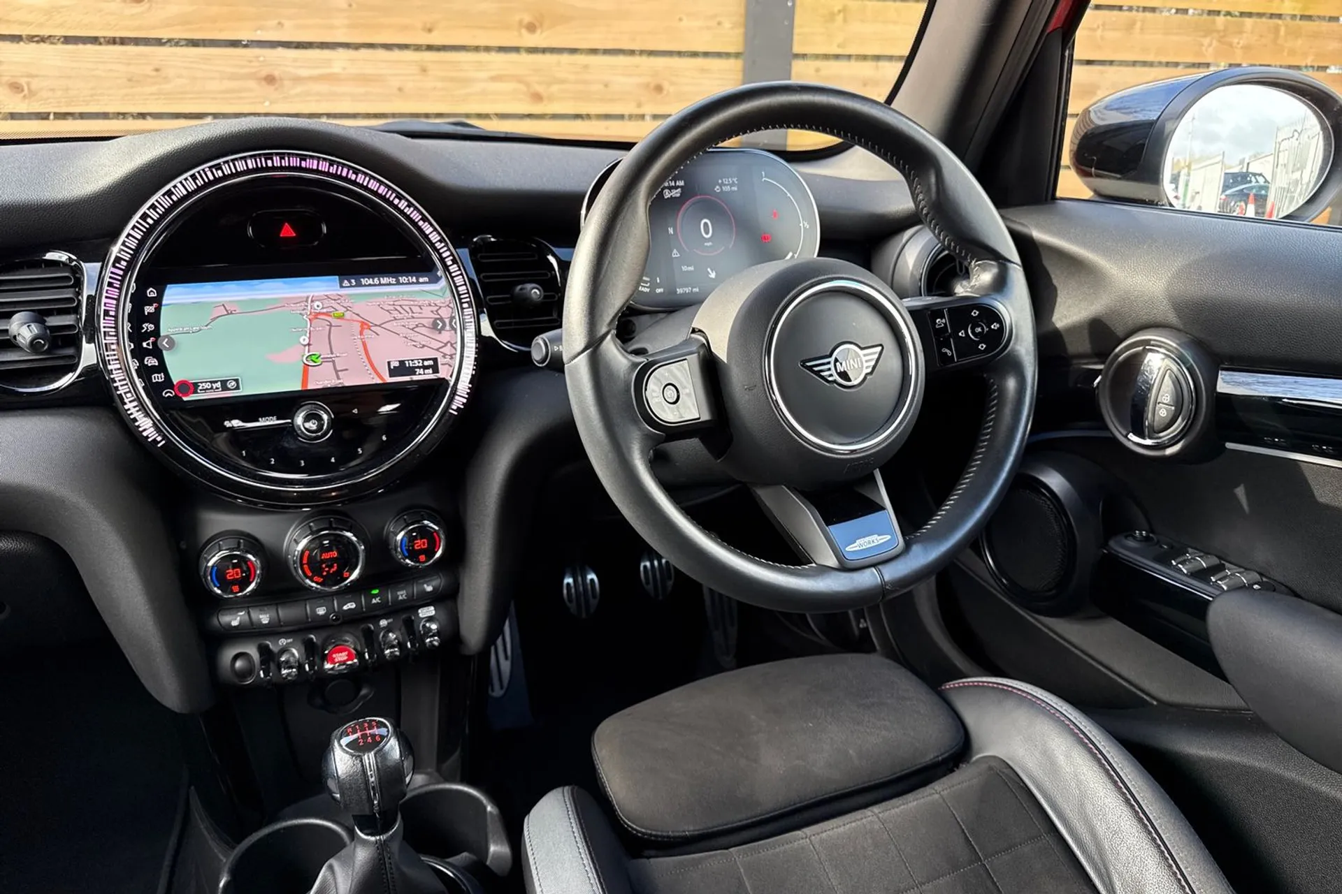 MINI HATCHBACK thumbnail image number 59