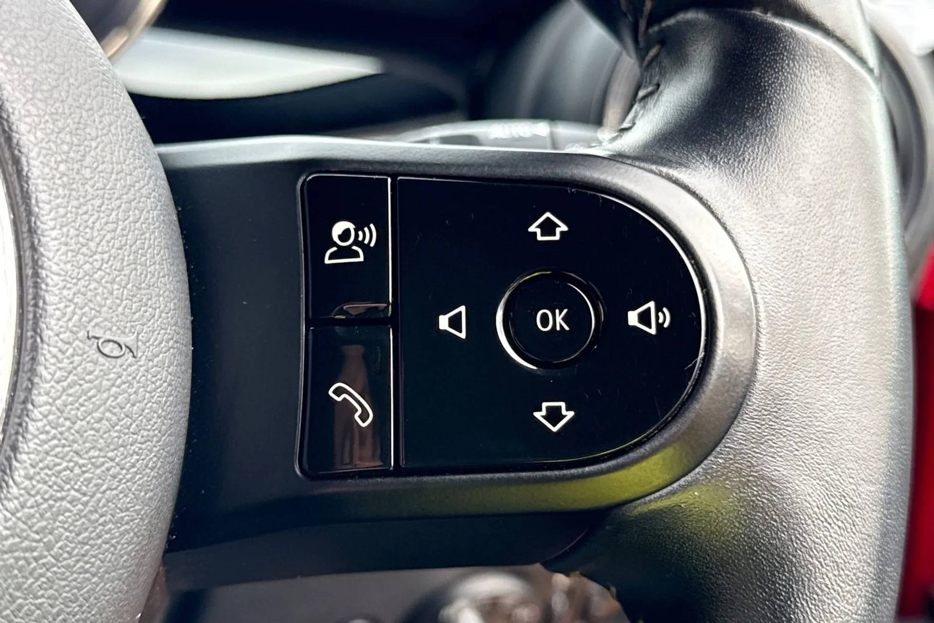 MINI HATCHBACK thumbnail image number 39