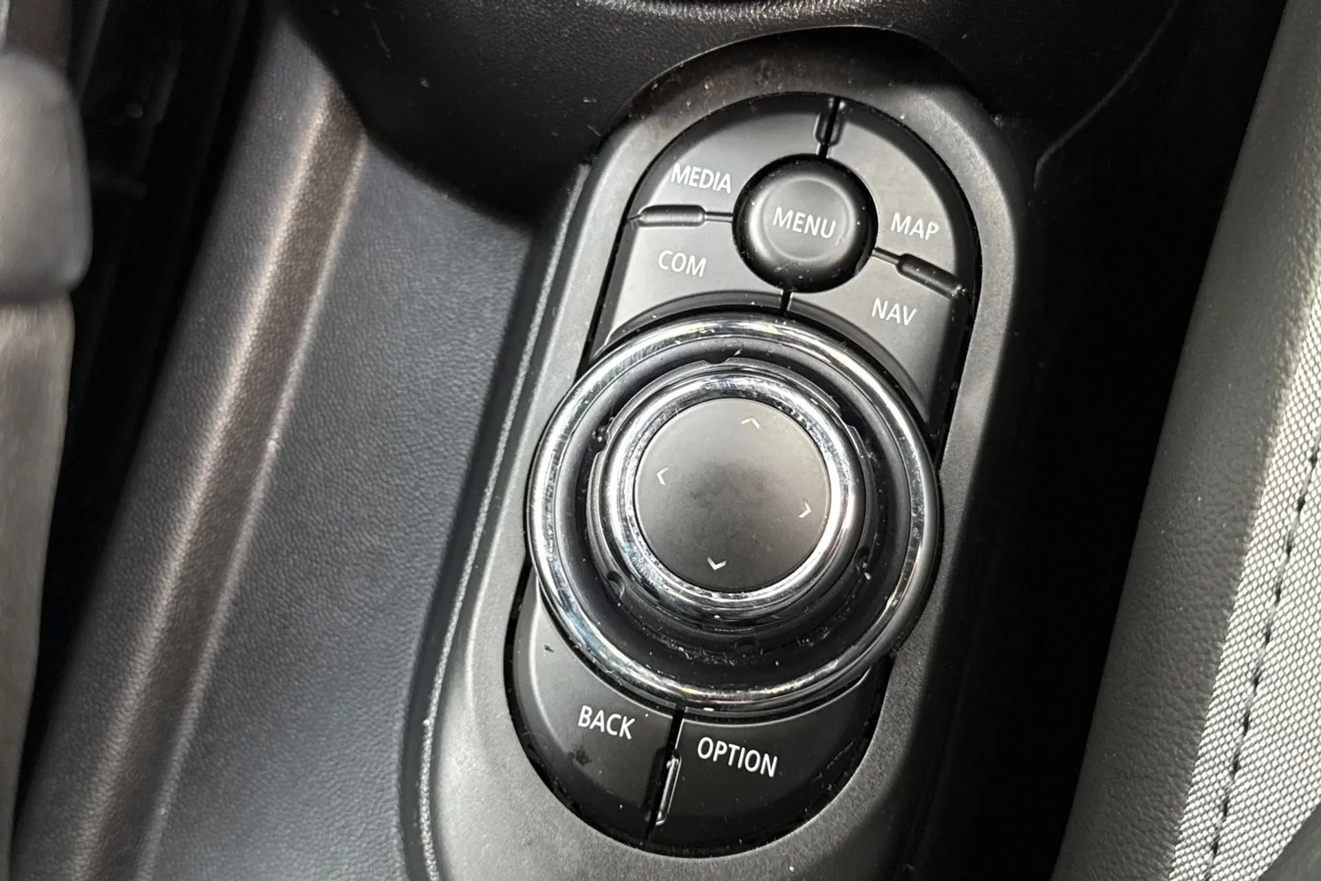 MINI HATCHBACK thumbnail image number 57