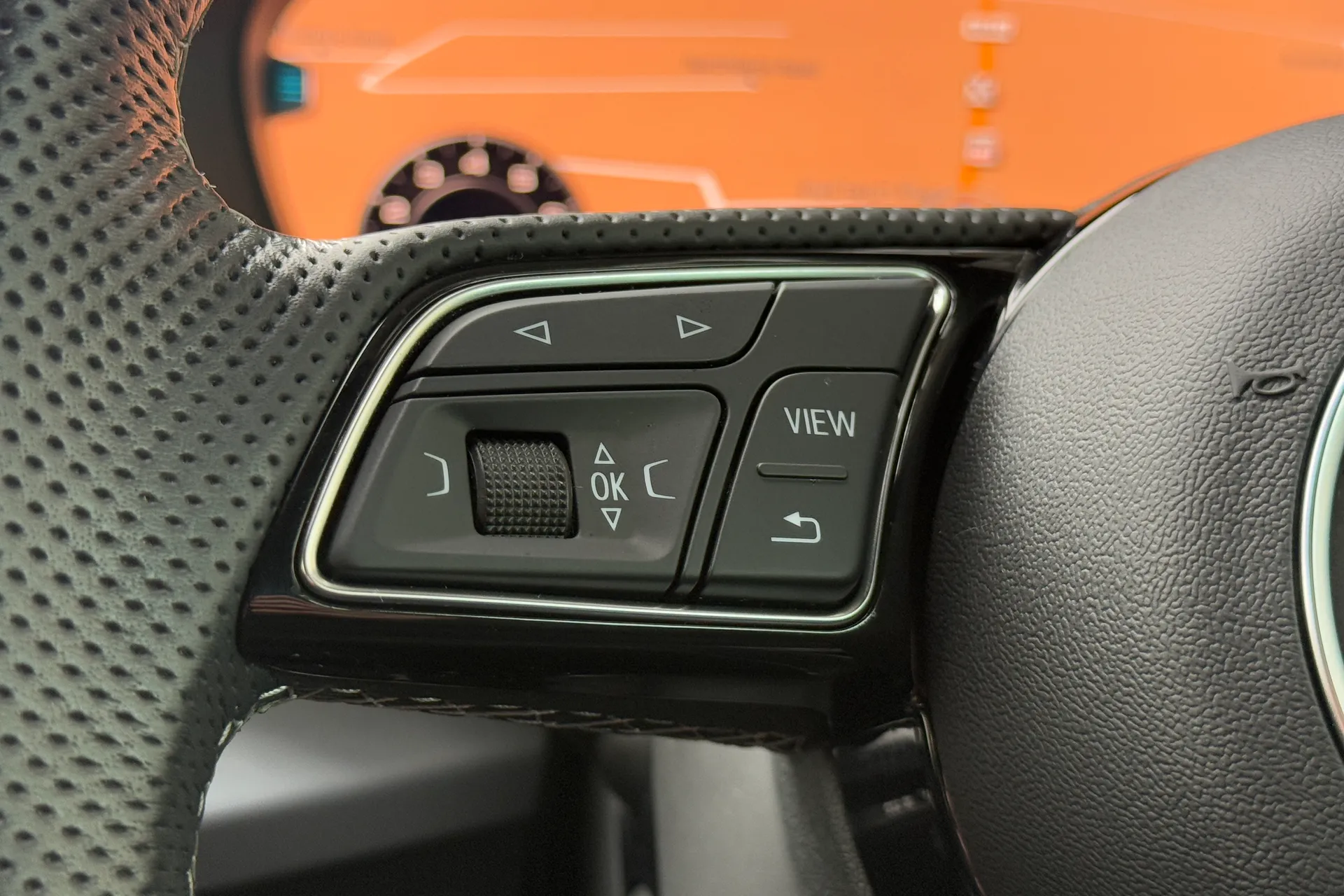 Audi Q2 thumbnail image number 12