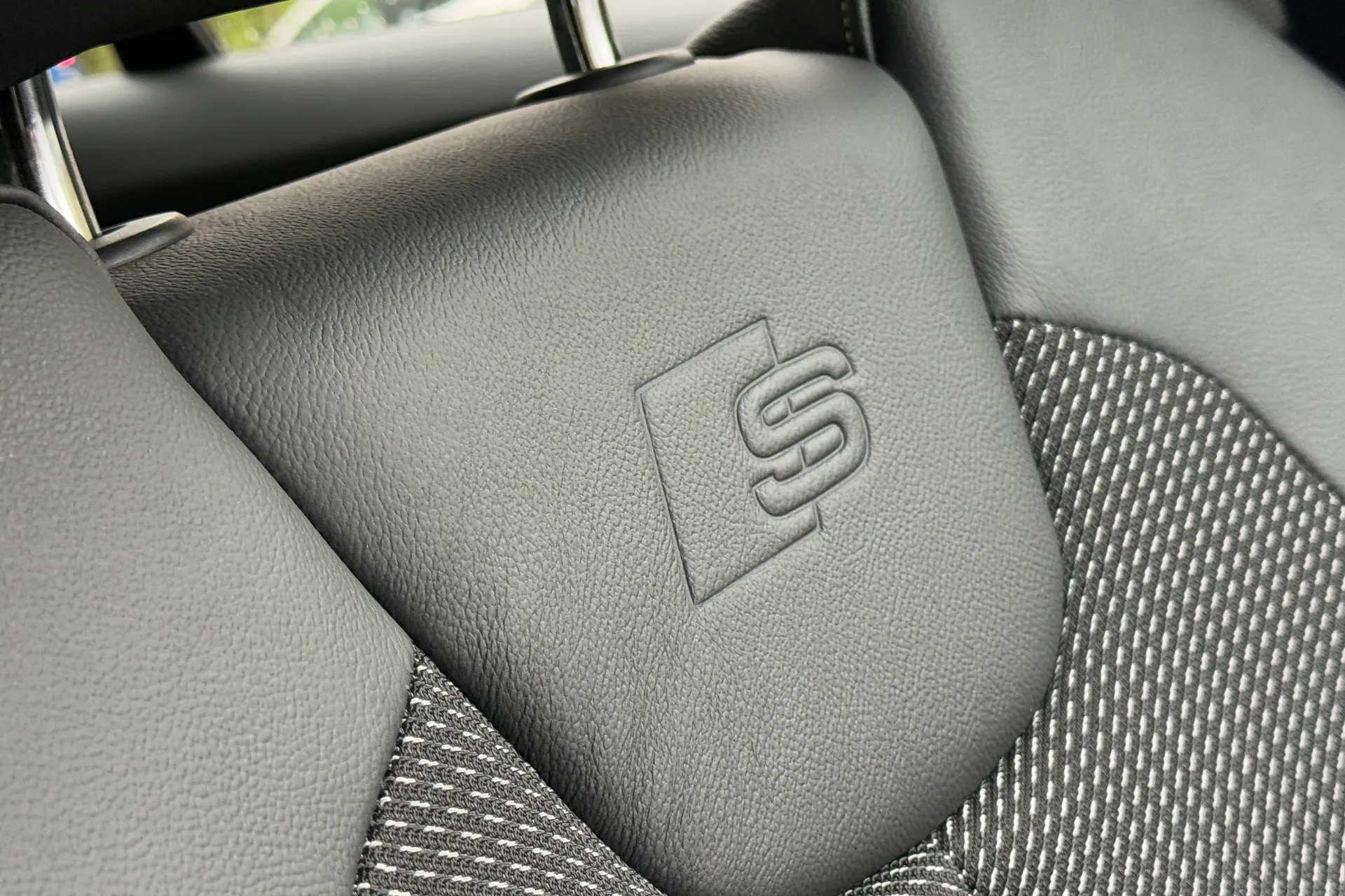 Audi Q2 thumbnail image number 24