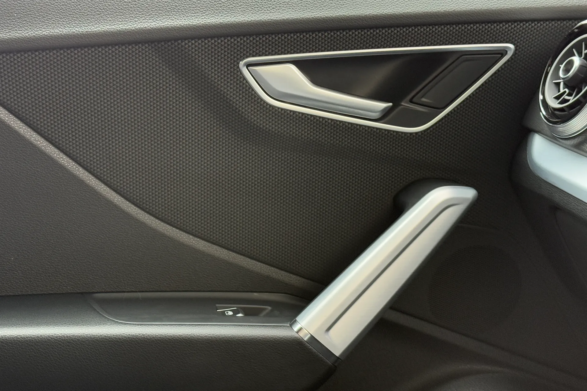 Audi Q2 thumbnail image number 23