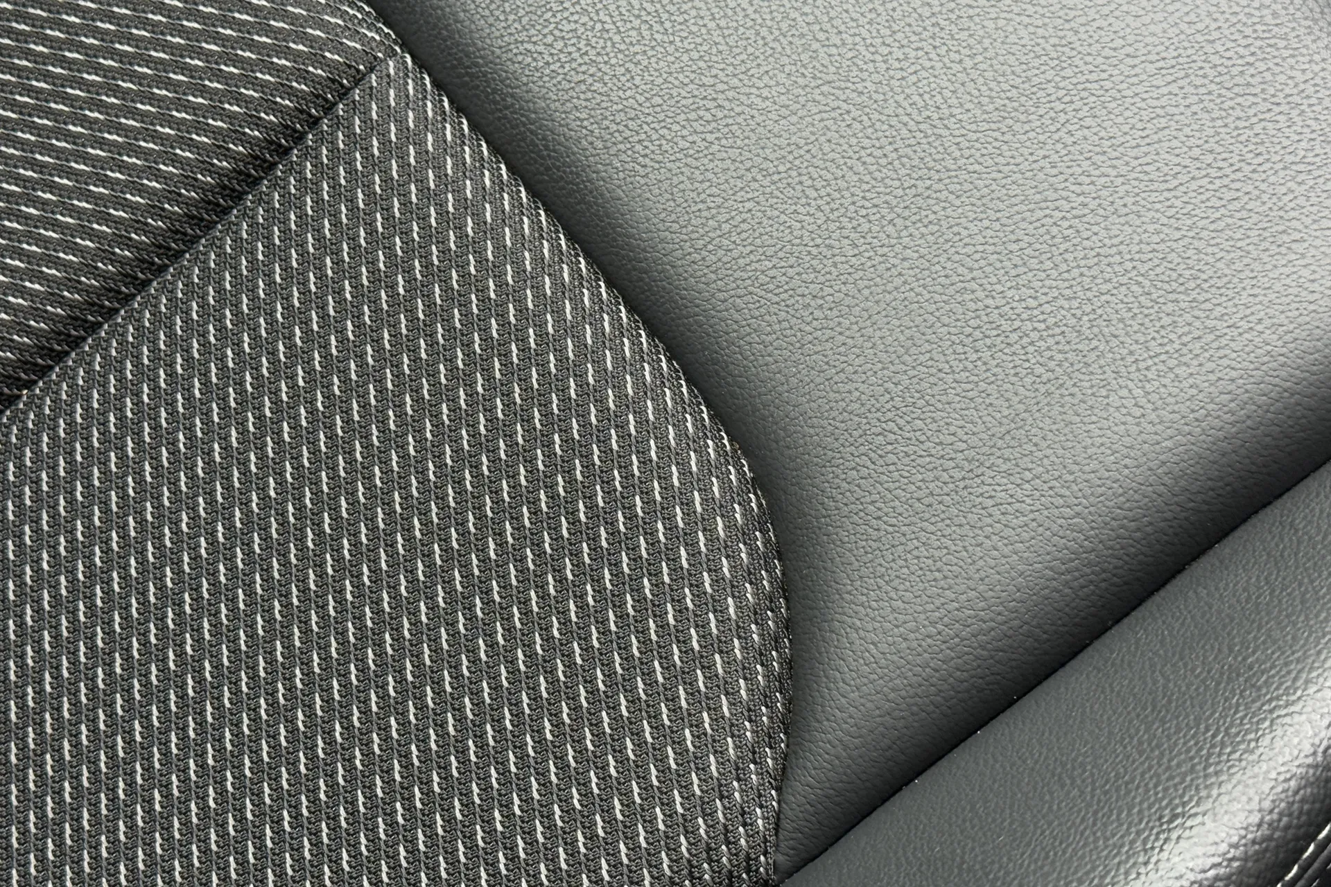 Audi Q2 thumbnail image number 22