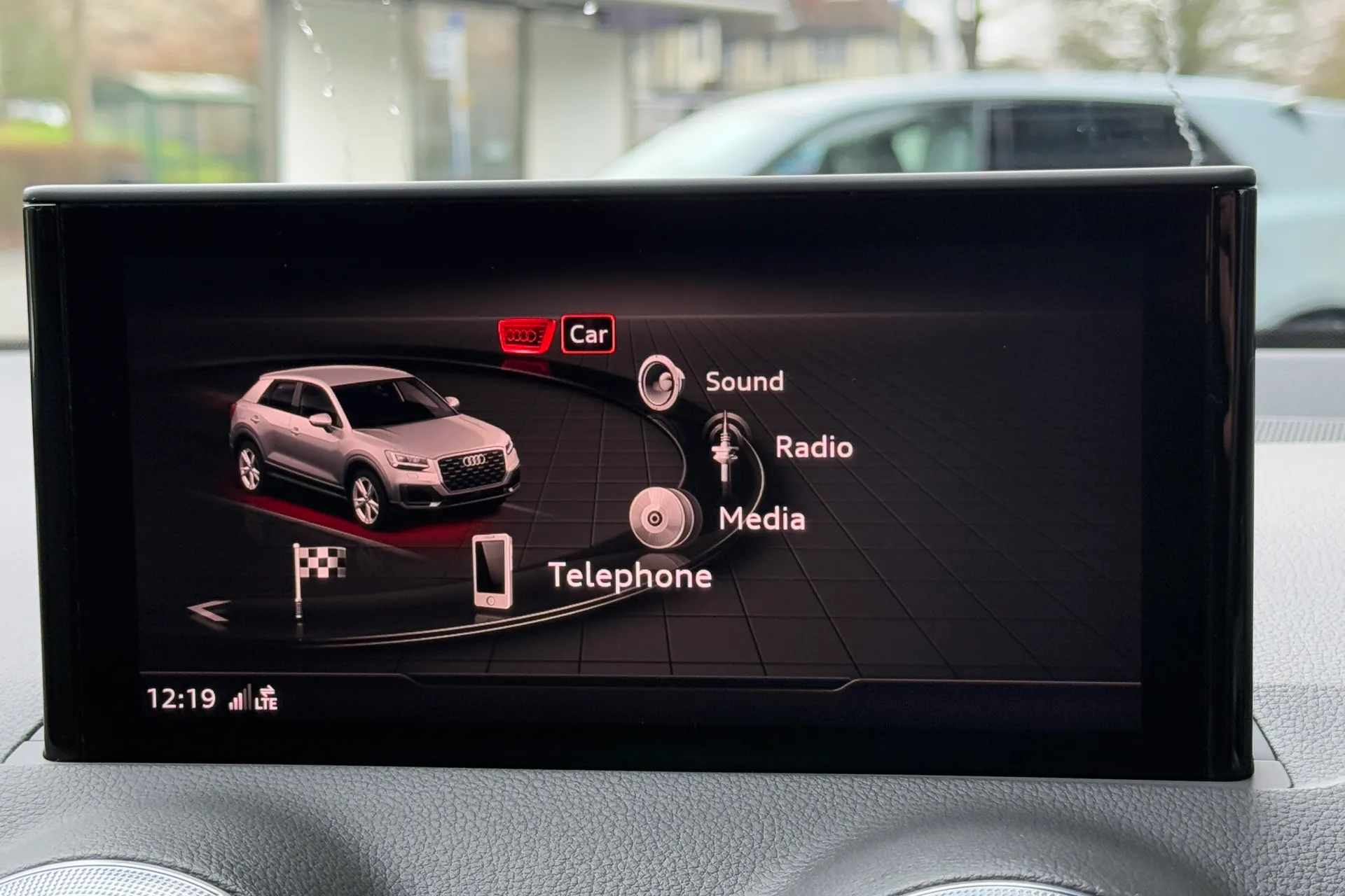 Audi Q2 thumbnail image number 18