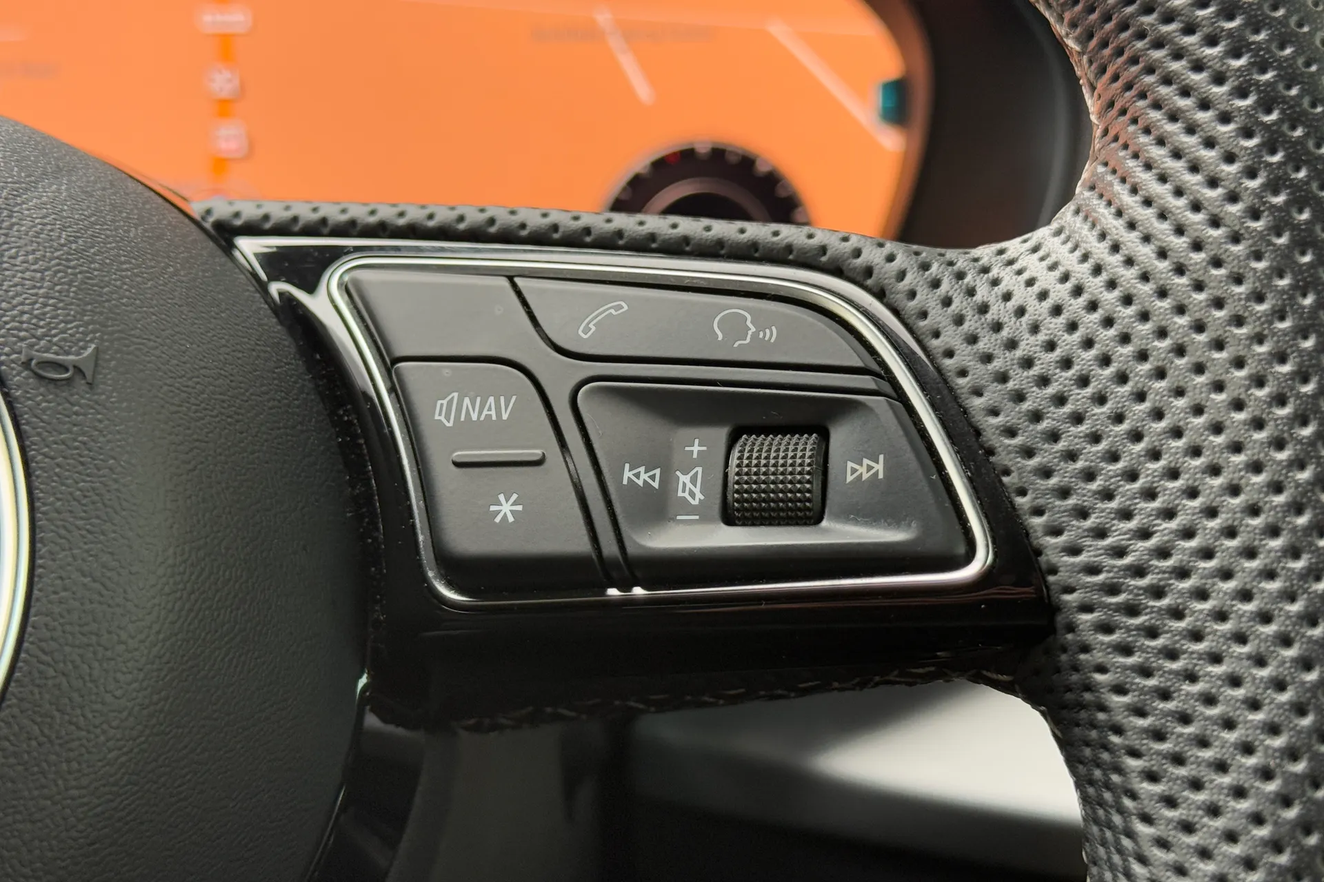 Audi Q2 thumbnail image number 13