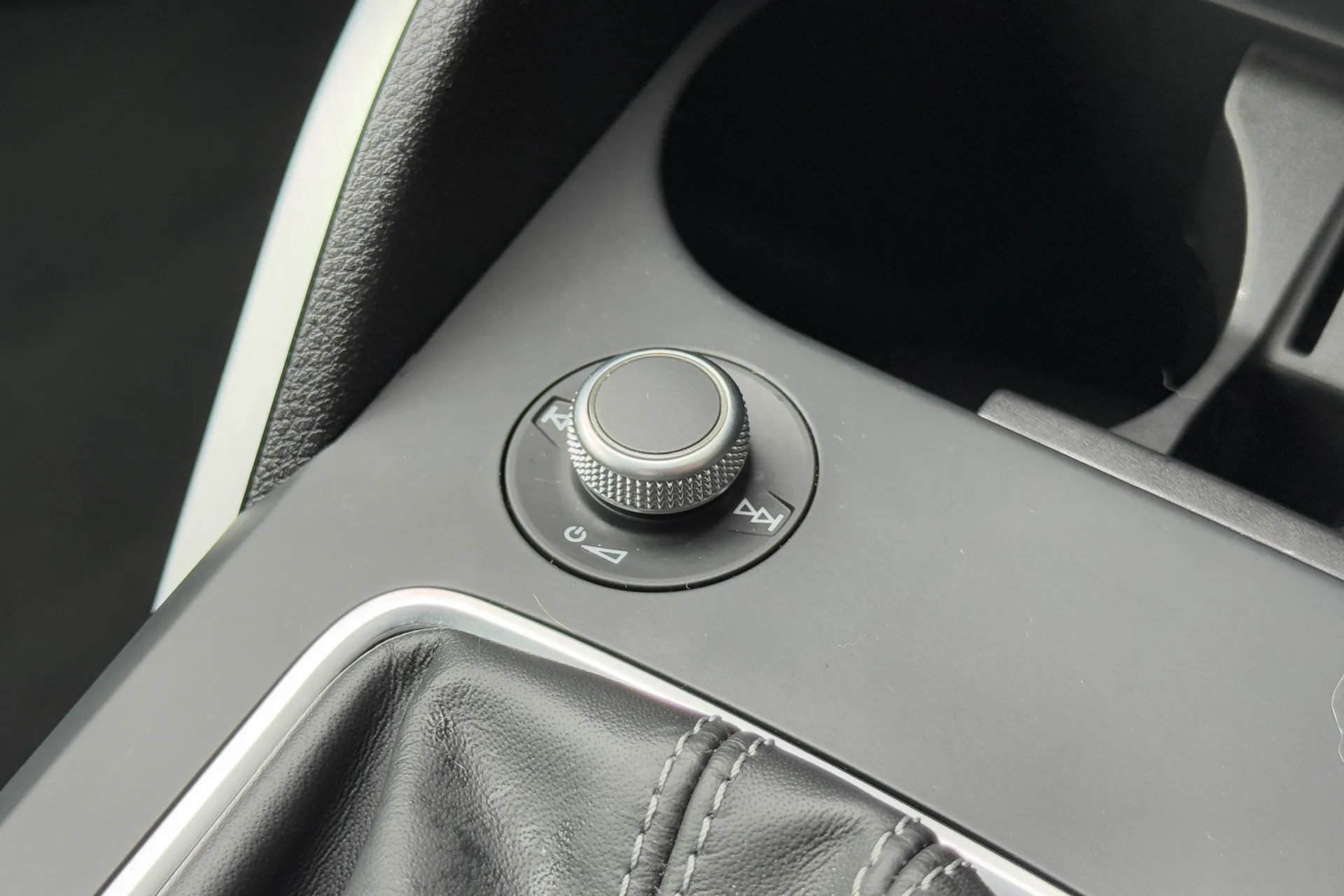 Audi Q2 thumbnail image number 30