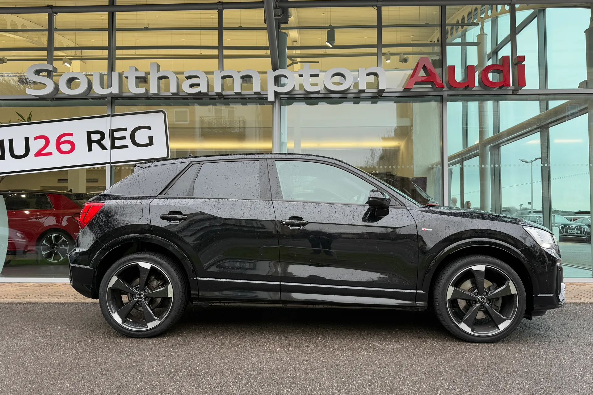 Audi Q2 thumbnail image number 2