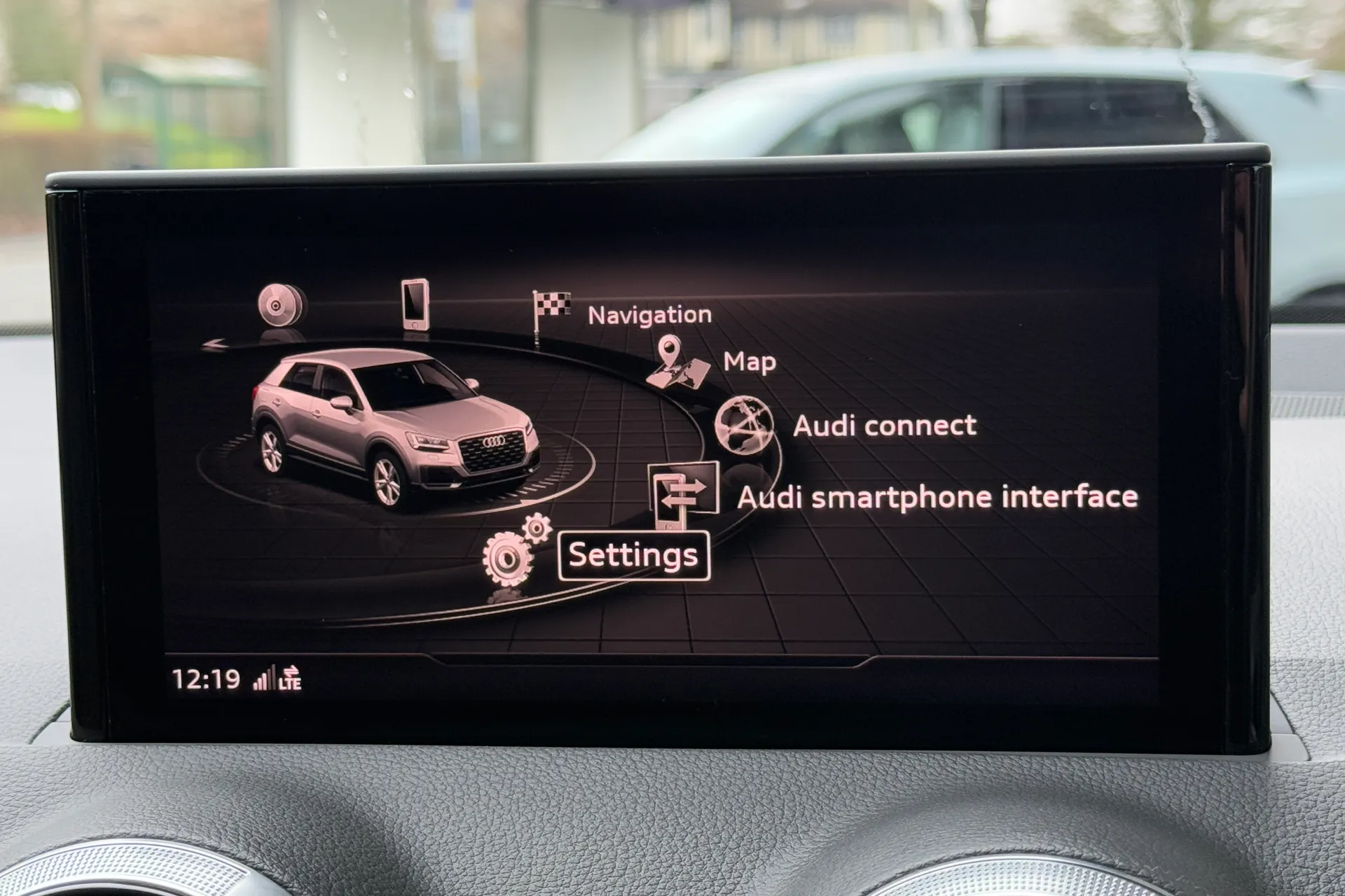 Audi Q2 thumbnail image number 17