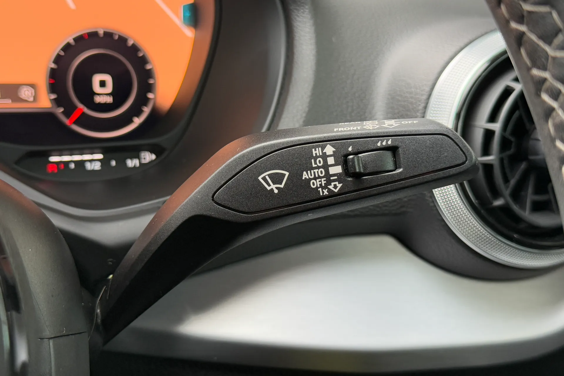 Audi Q2 thumbnail image number 16