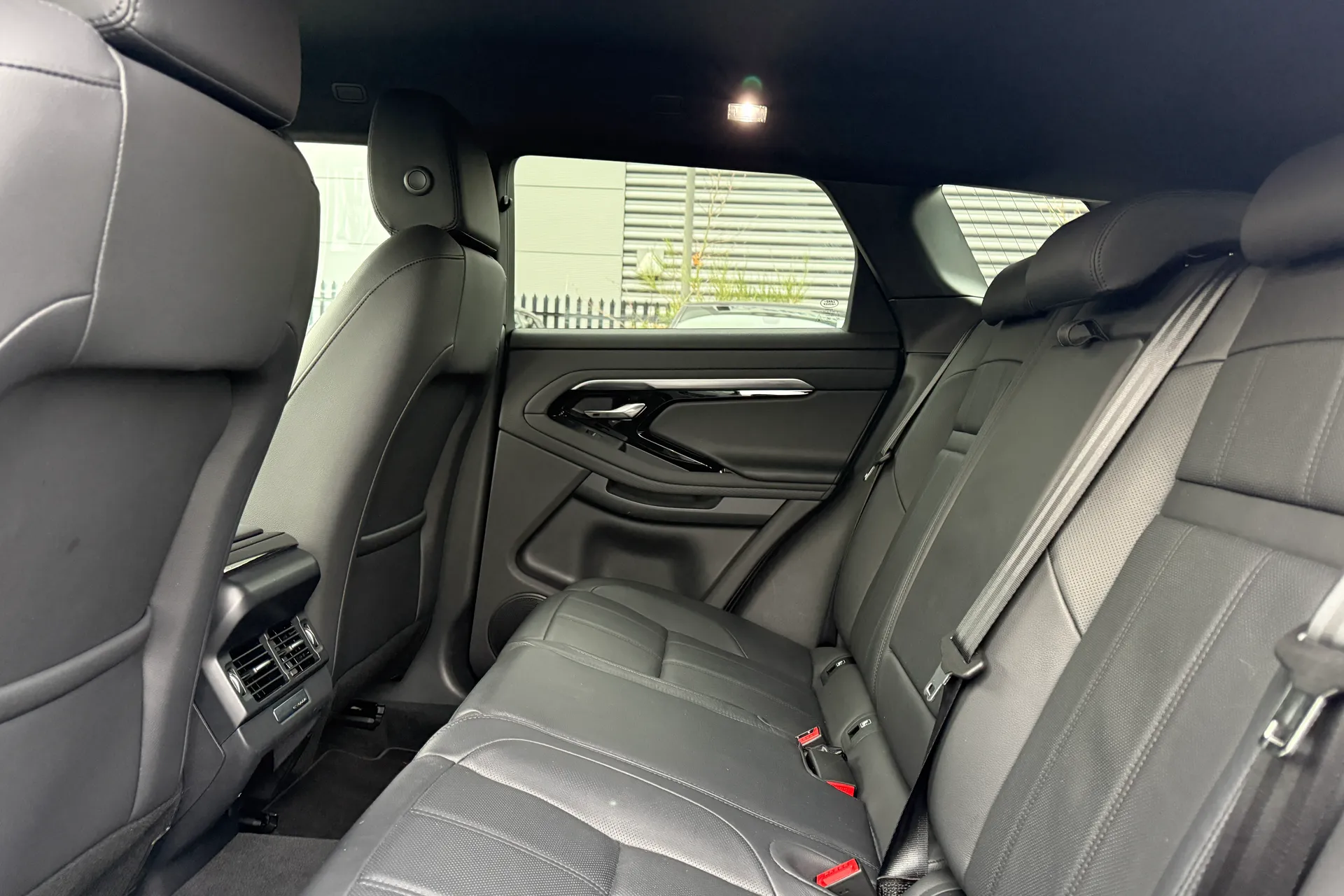 LAND ROVER RANGE ROVER EVOQUE thumbnail image number 32