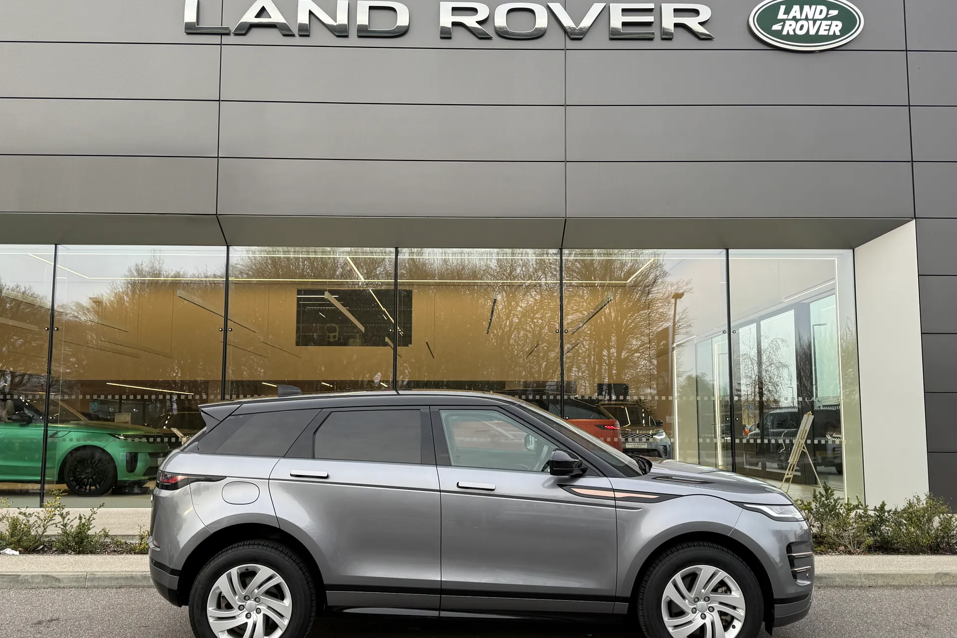 LAND ROVER RANGE ROVER EVOQUE thumbnail image number 2