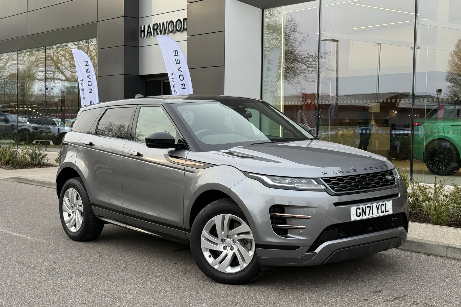 LAND ROVER RANGE ROVER EVOQUE focused image