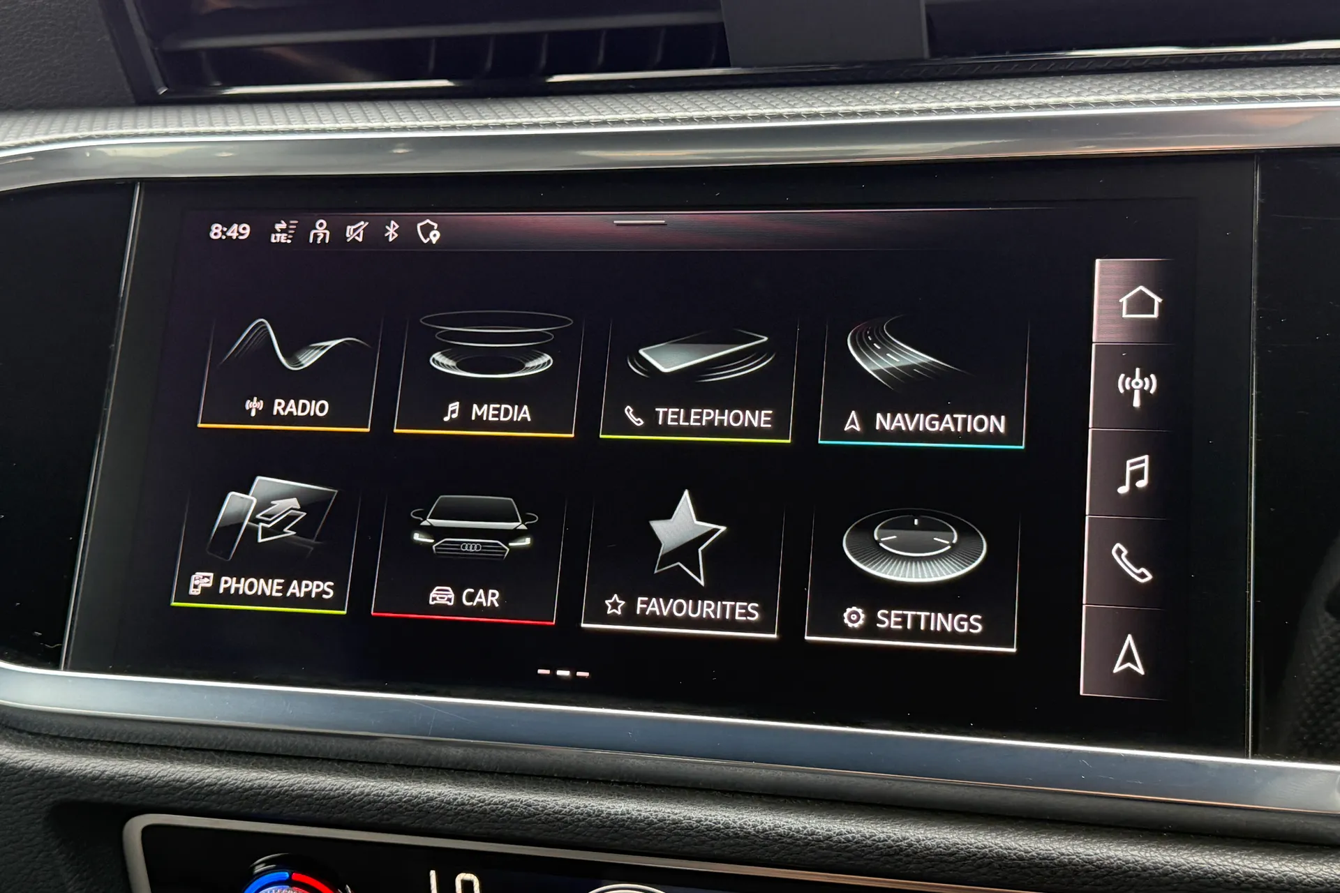 Audi Q3 thumbnail image number 14