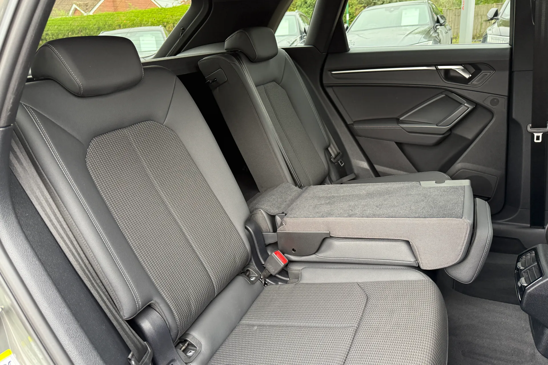 Audi Q3 thumbnail image number 45