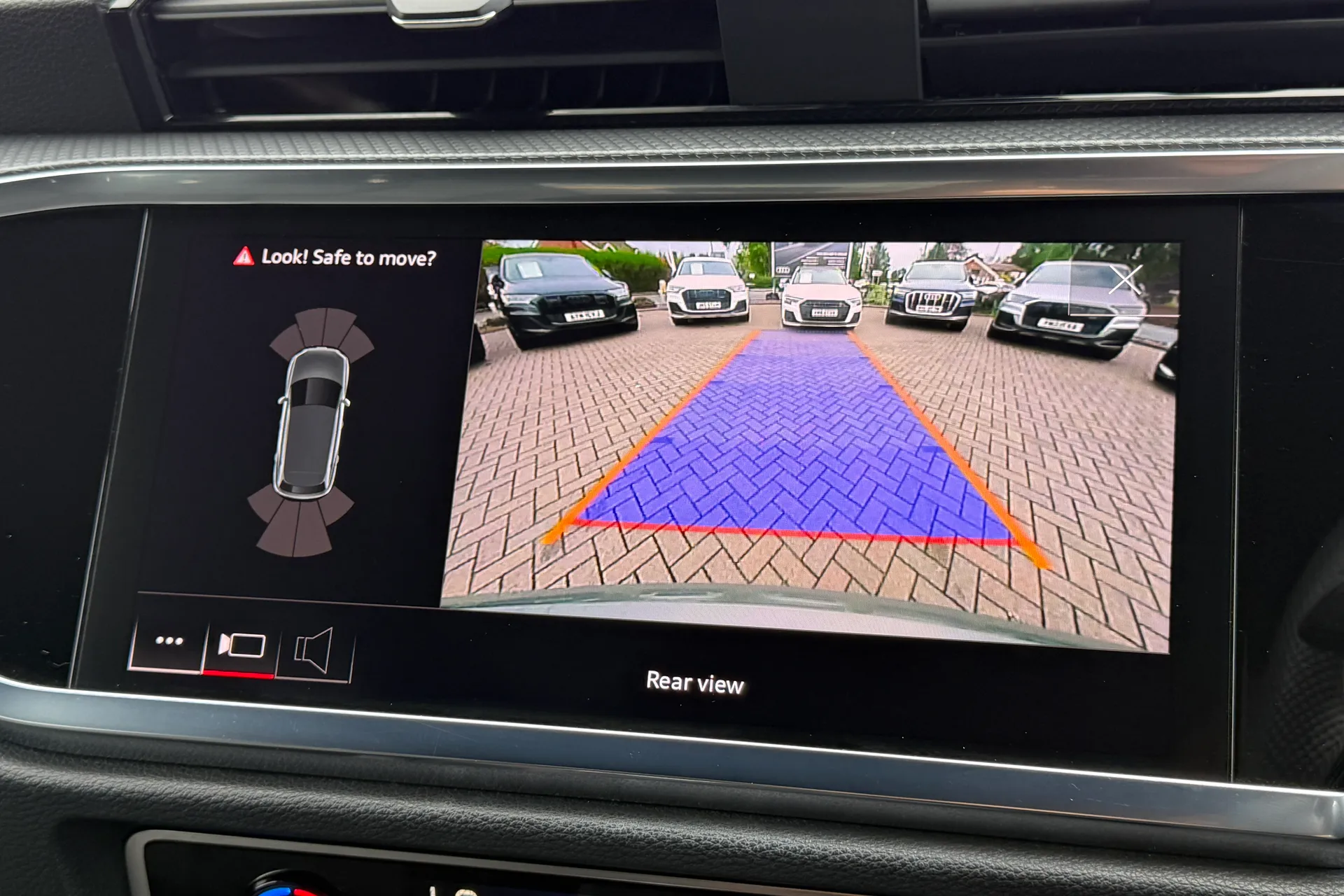 Audi Q3 thumbnail image number 4