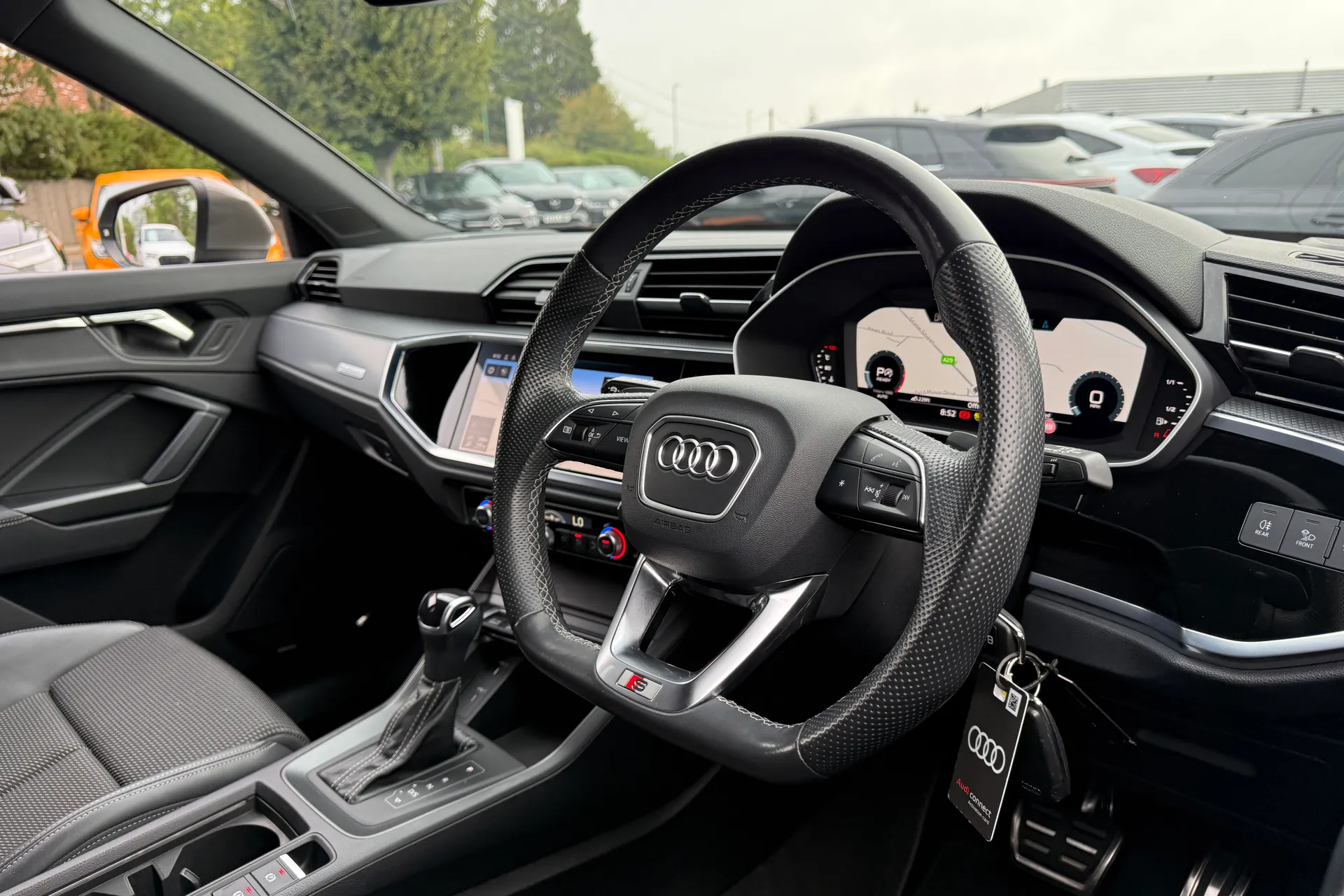 Audi Q3 thumbnail image number 28