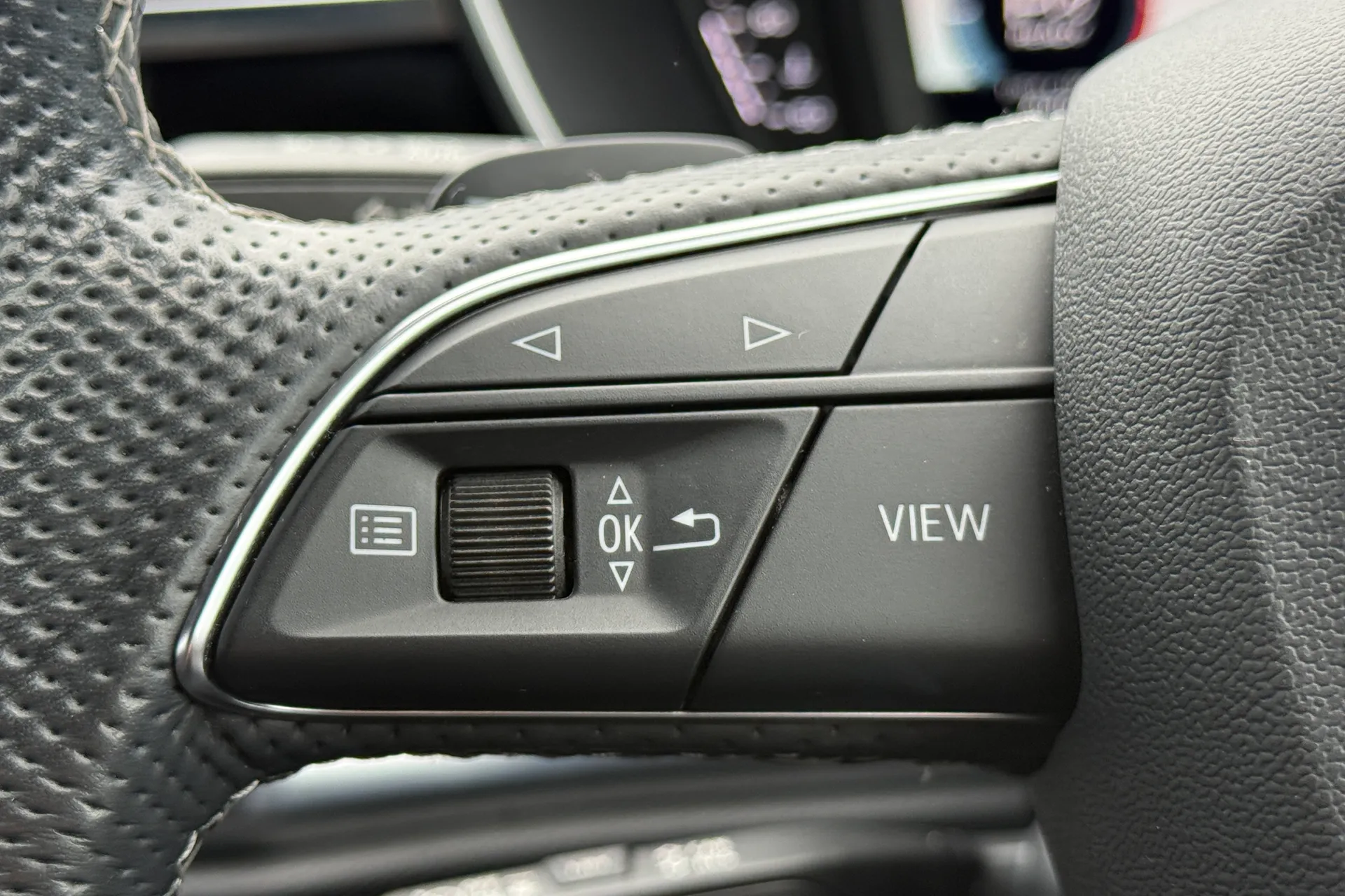 Audi Q3 thumbnail image number 21