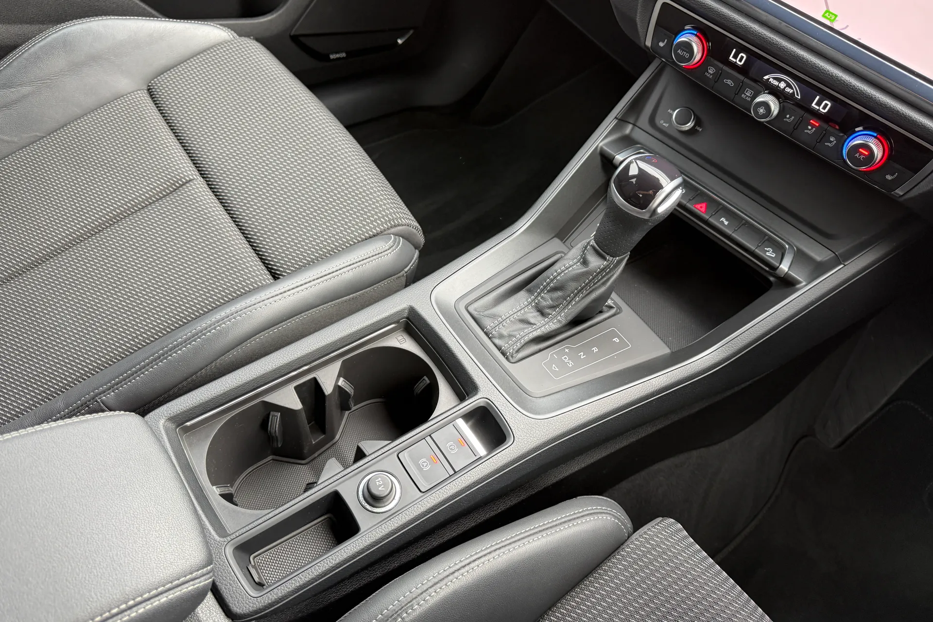 Audi Q3 thumbnail image number 39