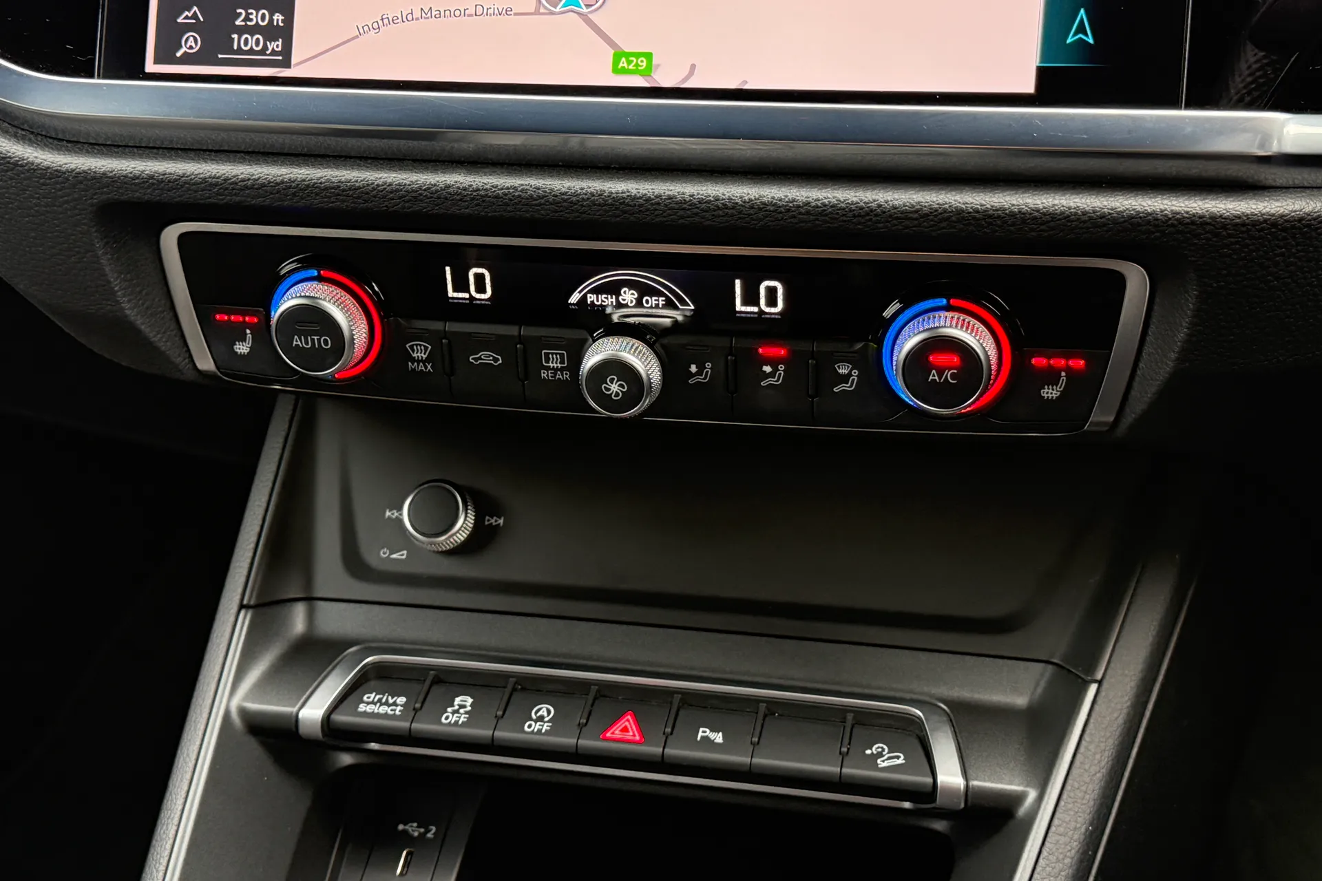 Audi Q3 thumbnail image number 16