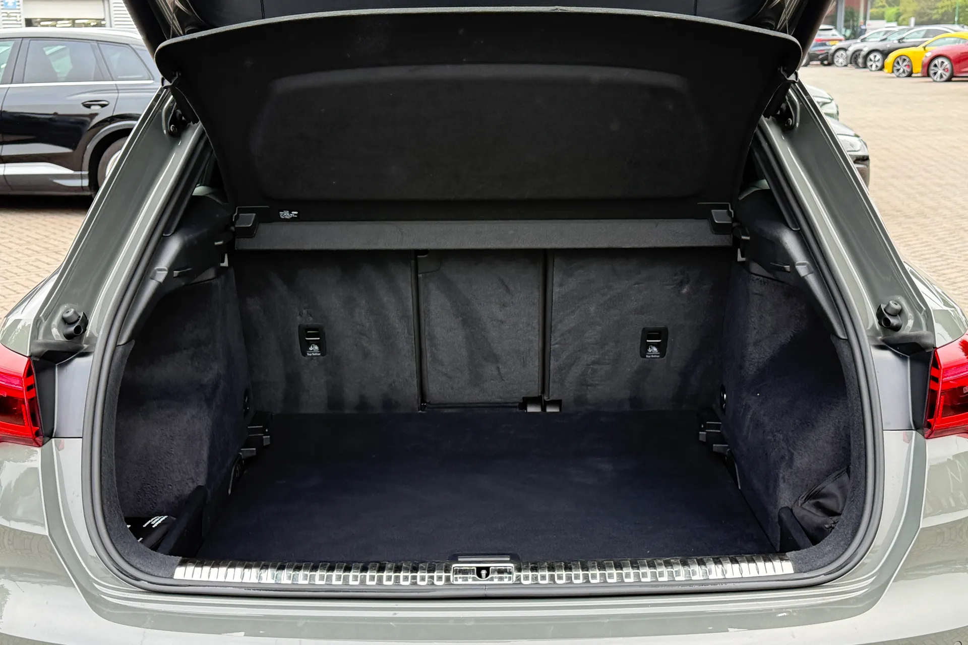 Audi Q3 thumbnail image number 35