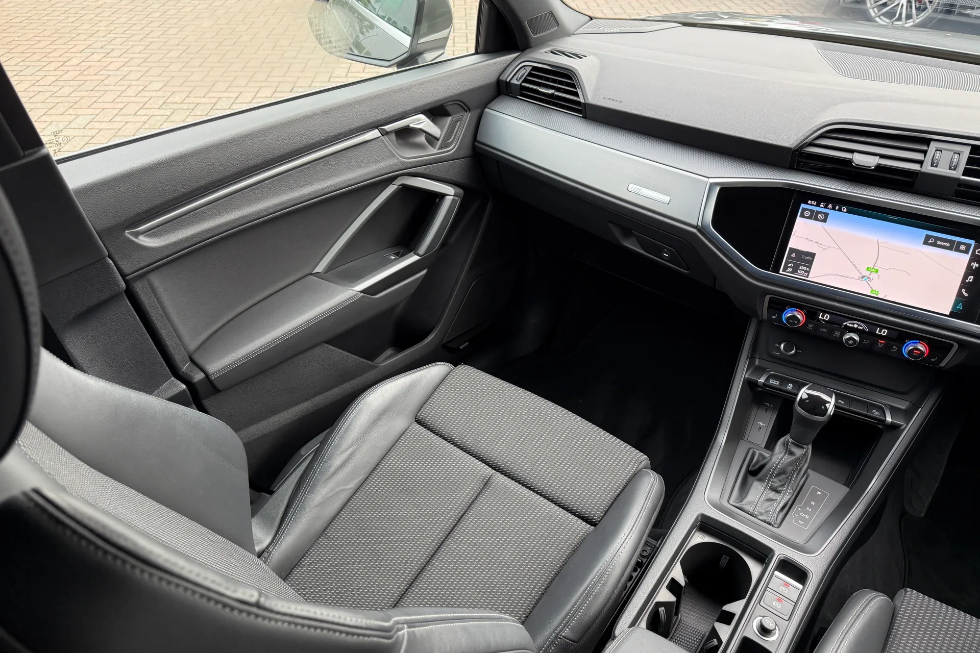 Audi Q3 thumbnail image number 38