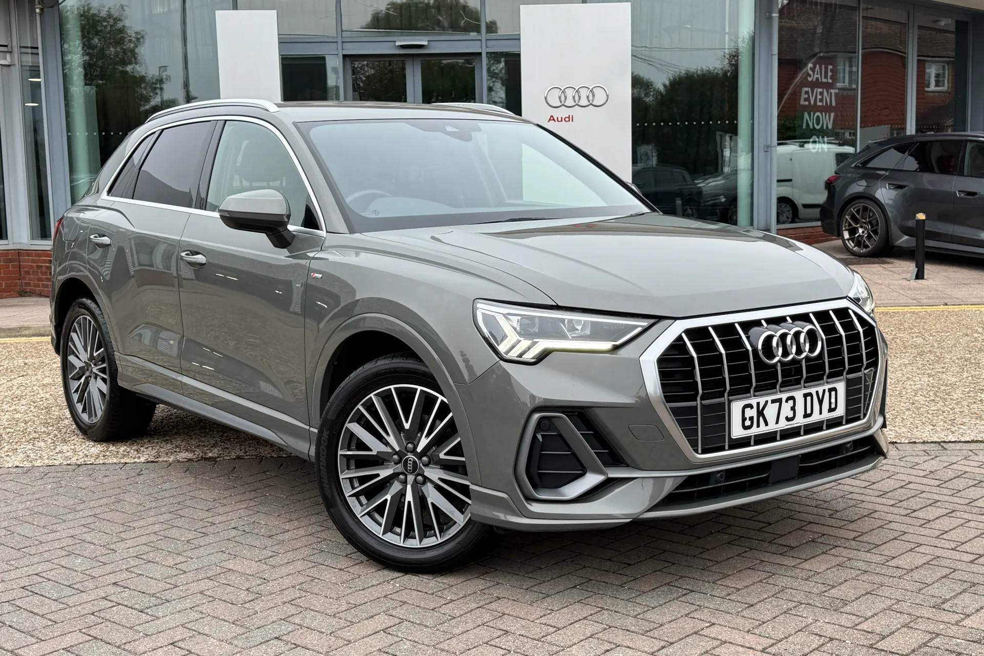 Audi Q3 thumbnail image number 24