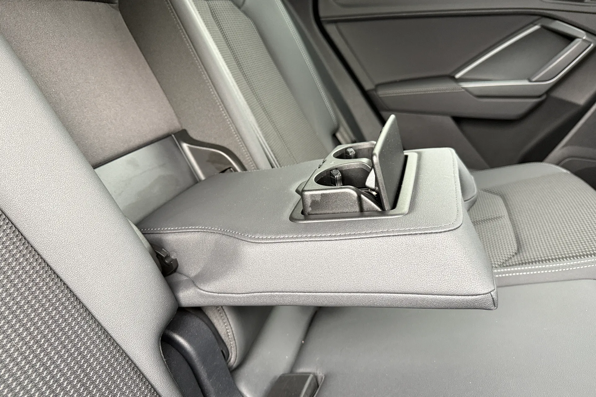 Audi Q3 thumbnail image number 44