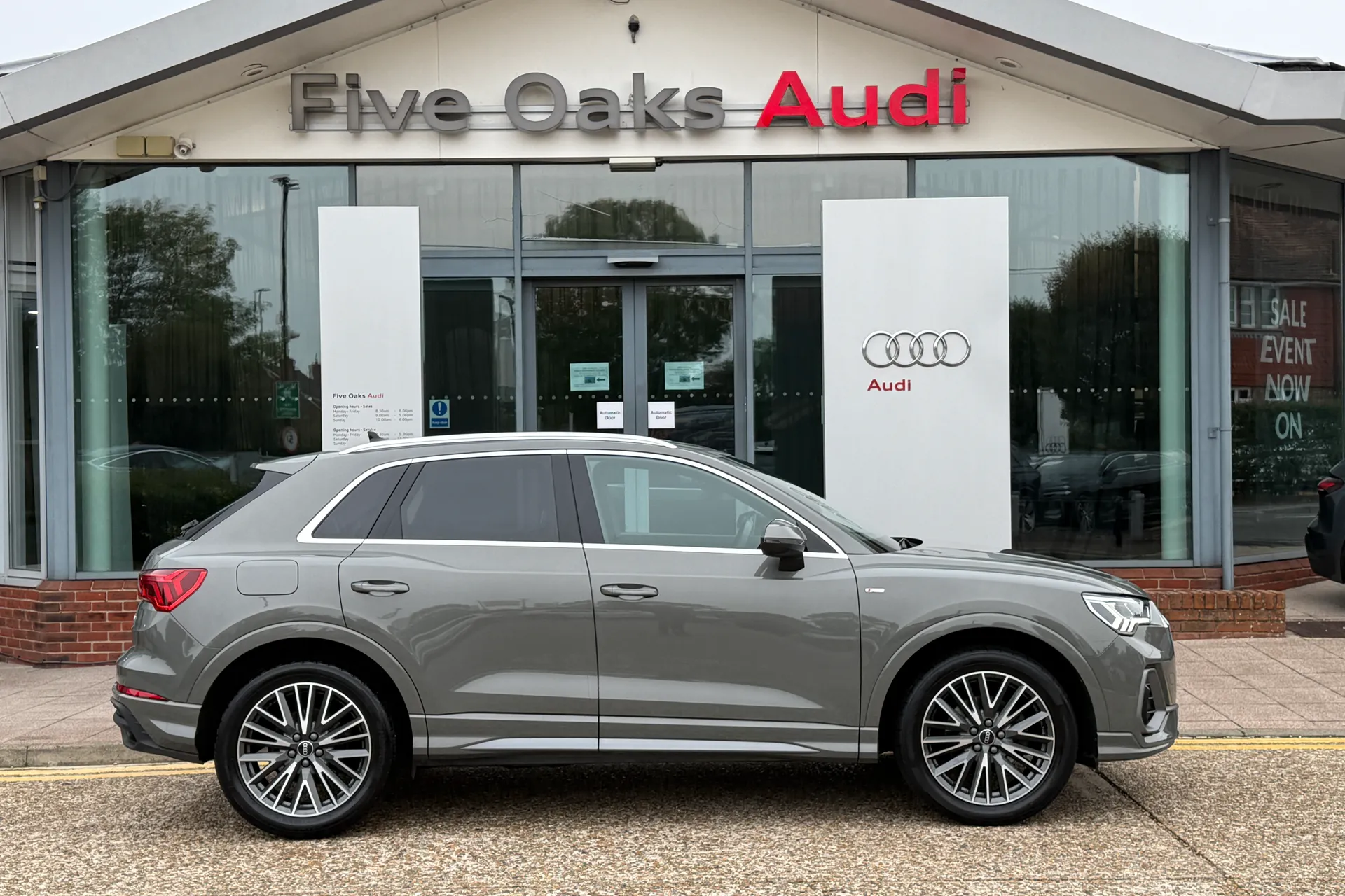 Audi Q3 thumbnail image number 2