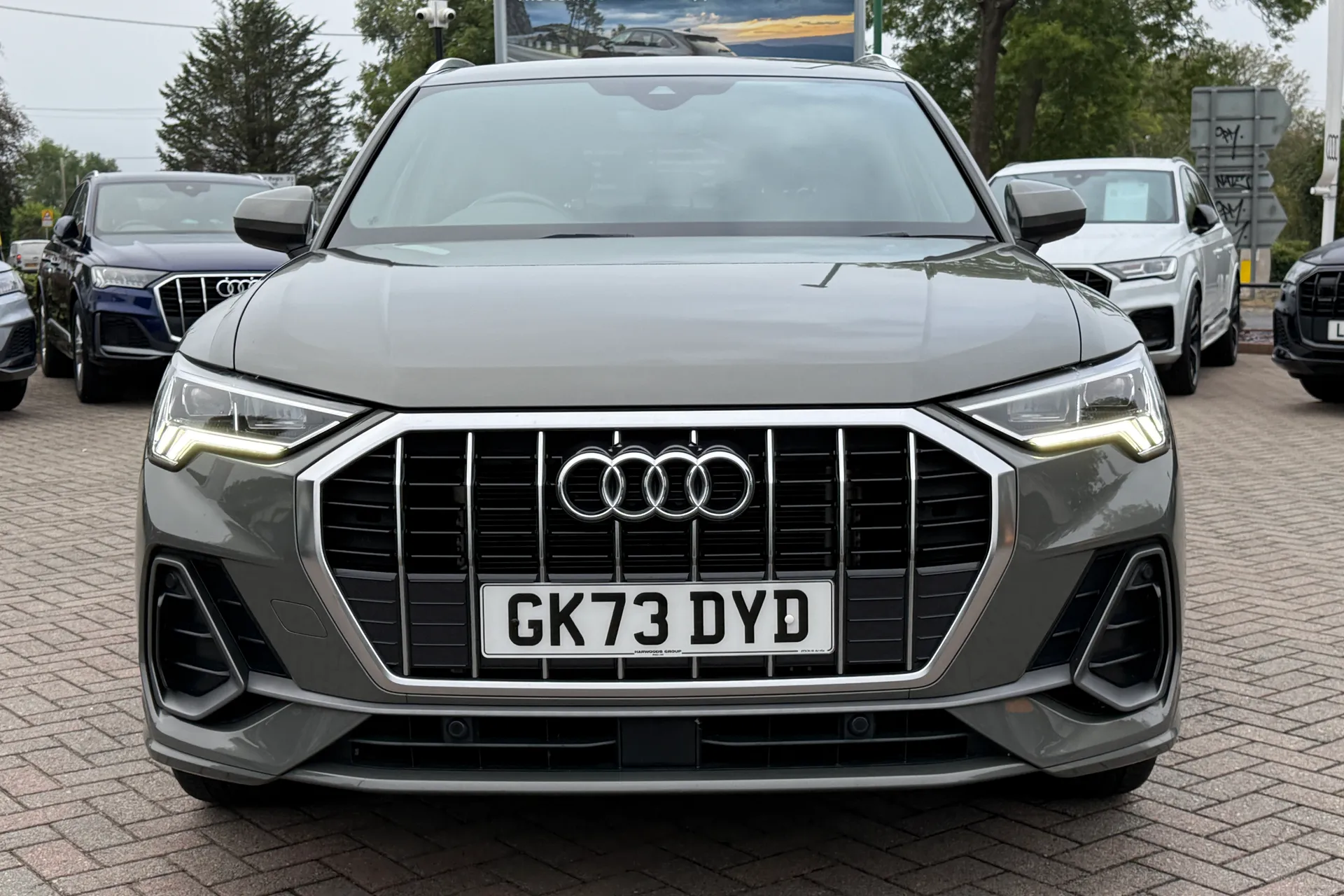 Audi Q3 thumbnail image number 25