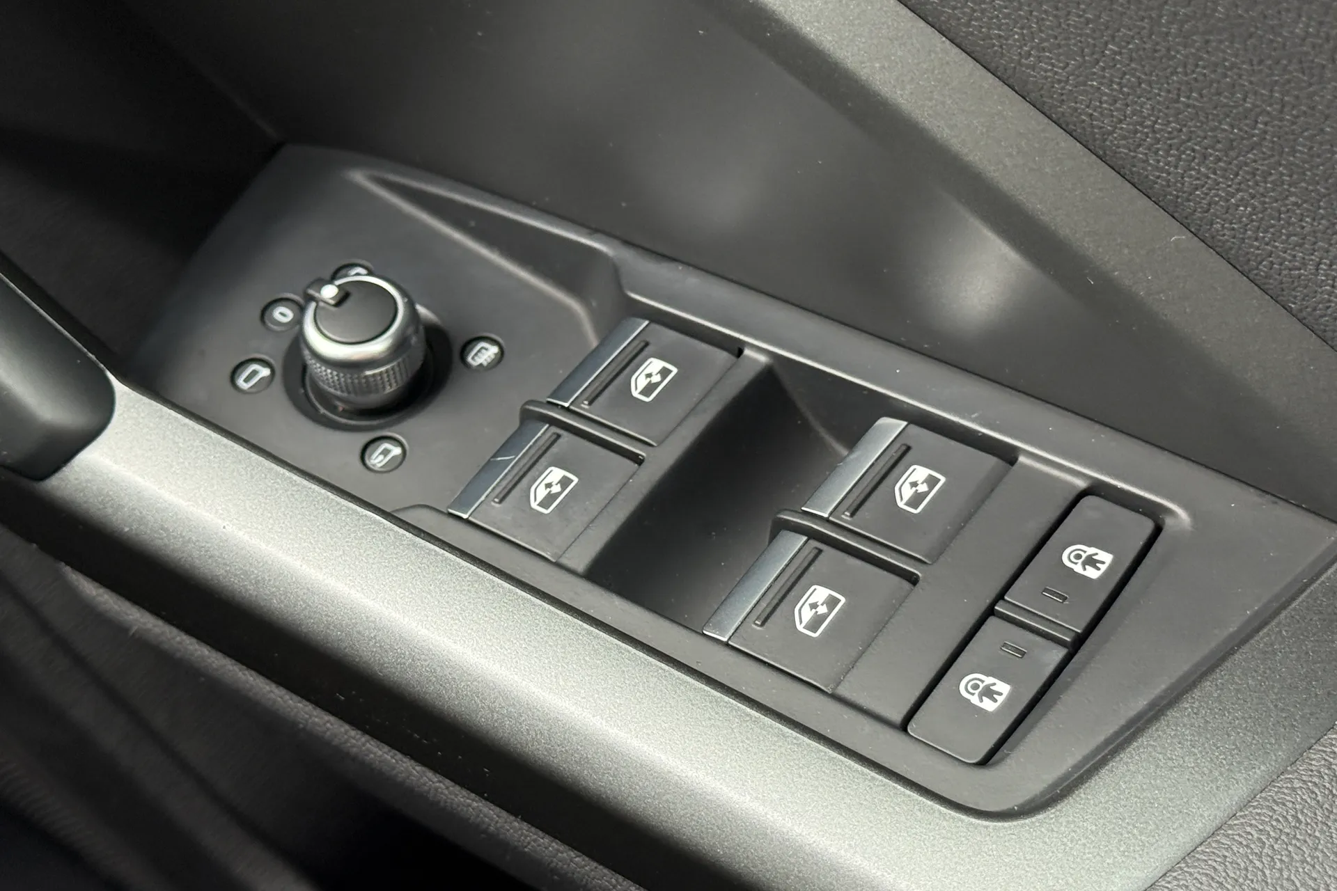 Audi Q3 thumbnail image number 19