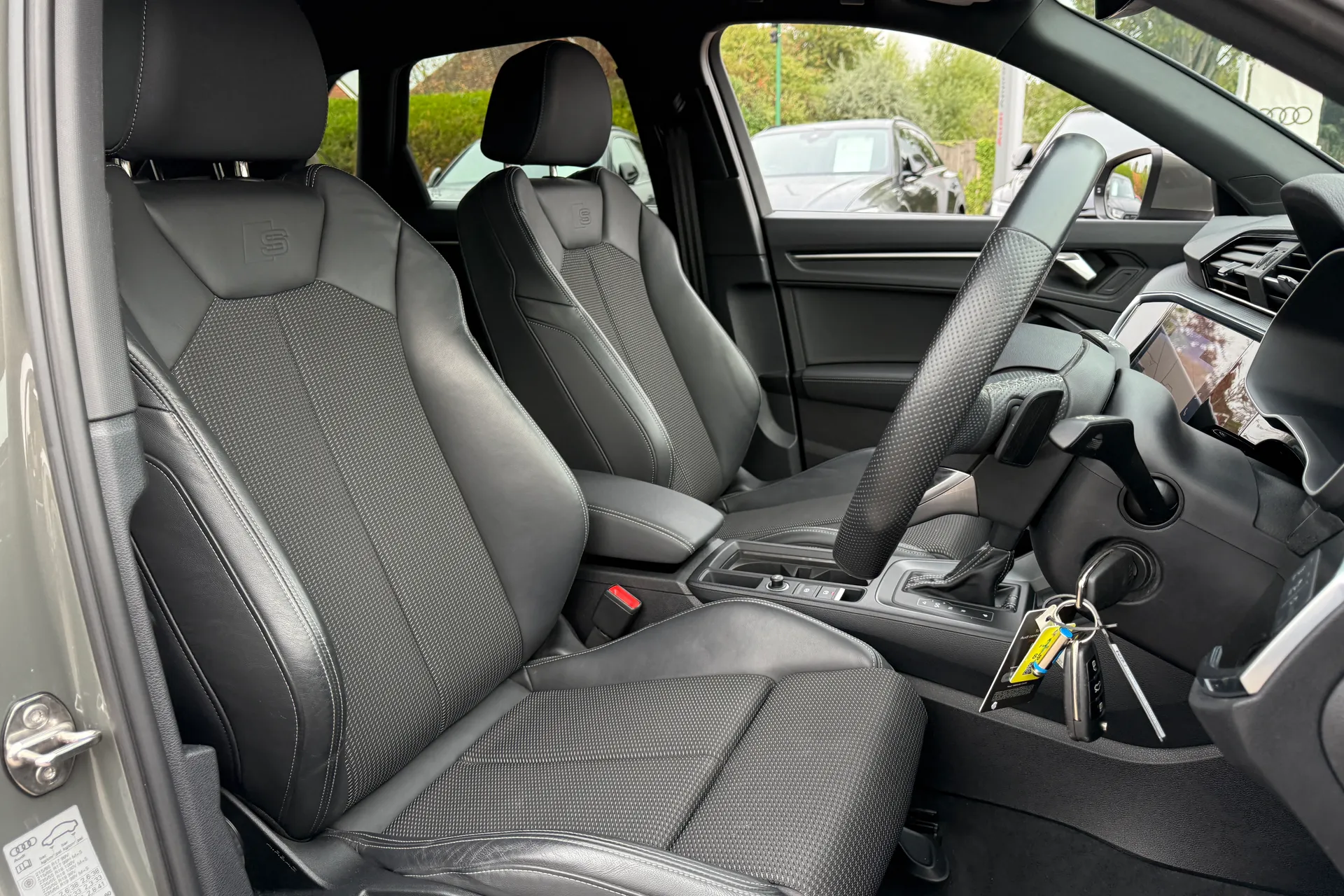 Audi Q3 thumbnail image number 27